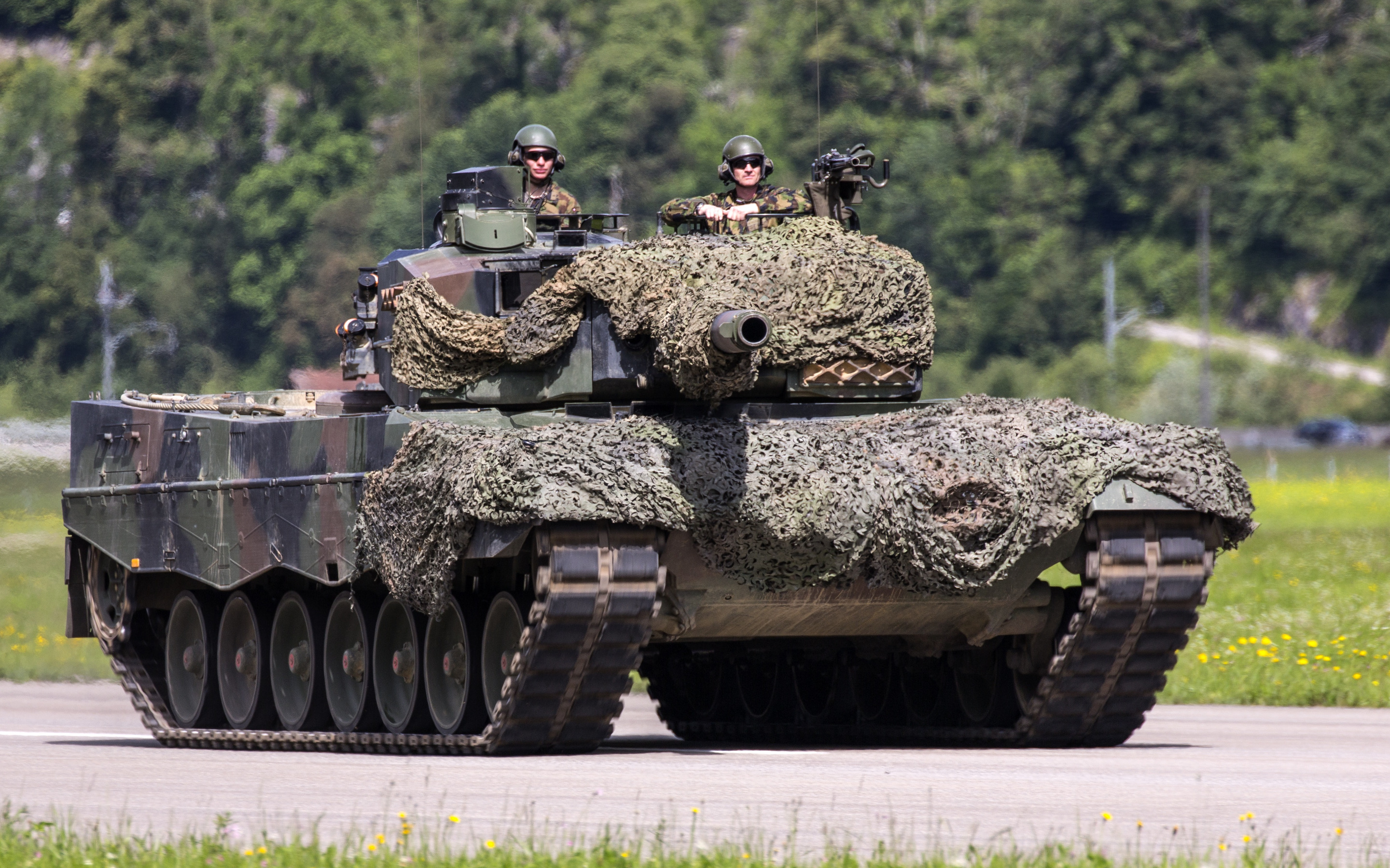 Multi crew tank combat. Танк леопард 2. Leopard 2a2. БМР Leopard 2r. Немецкий танк "леопард".