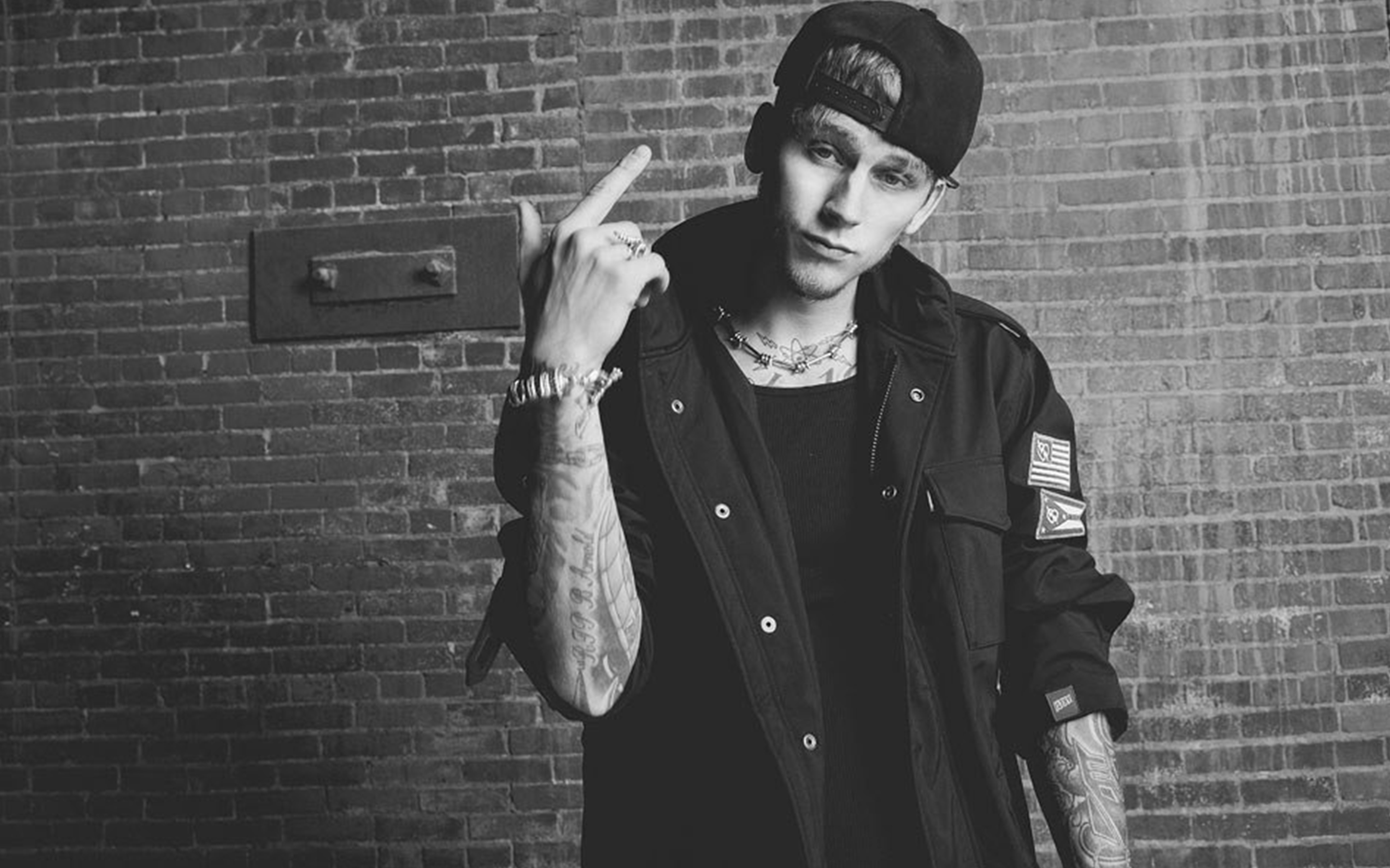 Обои rap, bad boy, Machine Gun Kelly на телефон и рабочий стол, раздел  музыка, разрешение 2880x1800 - скачать