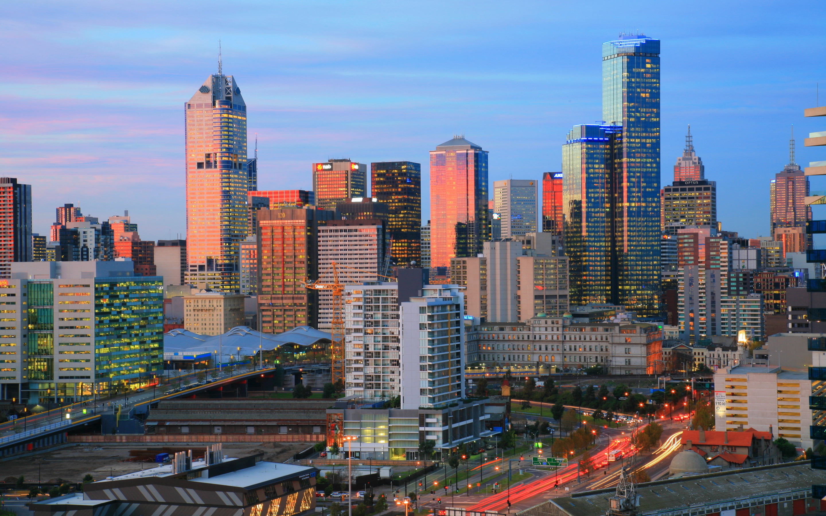 Небоскребы бангкока. Детройт небоскребы. Дакота билдинг нью-йорк. Сан франциско. Сколько домов в городе.