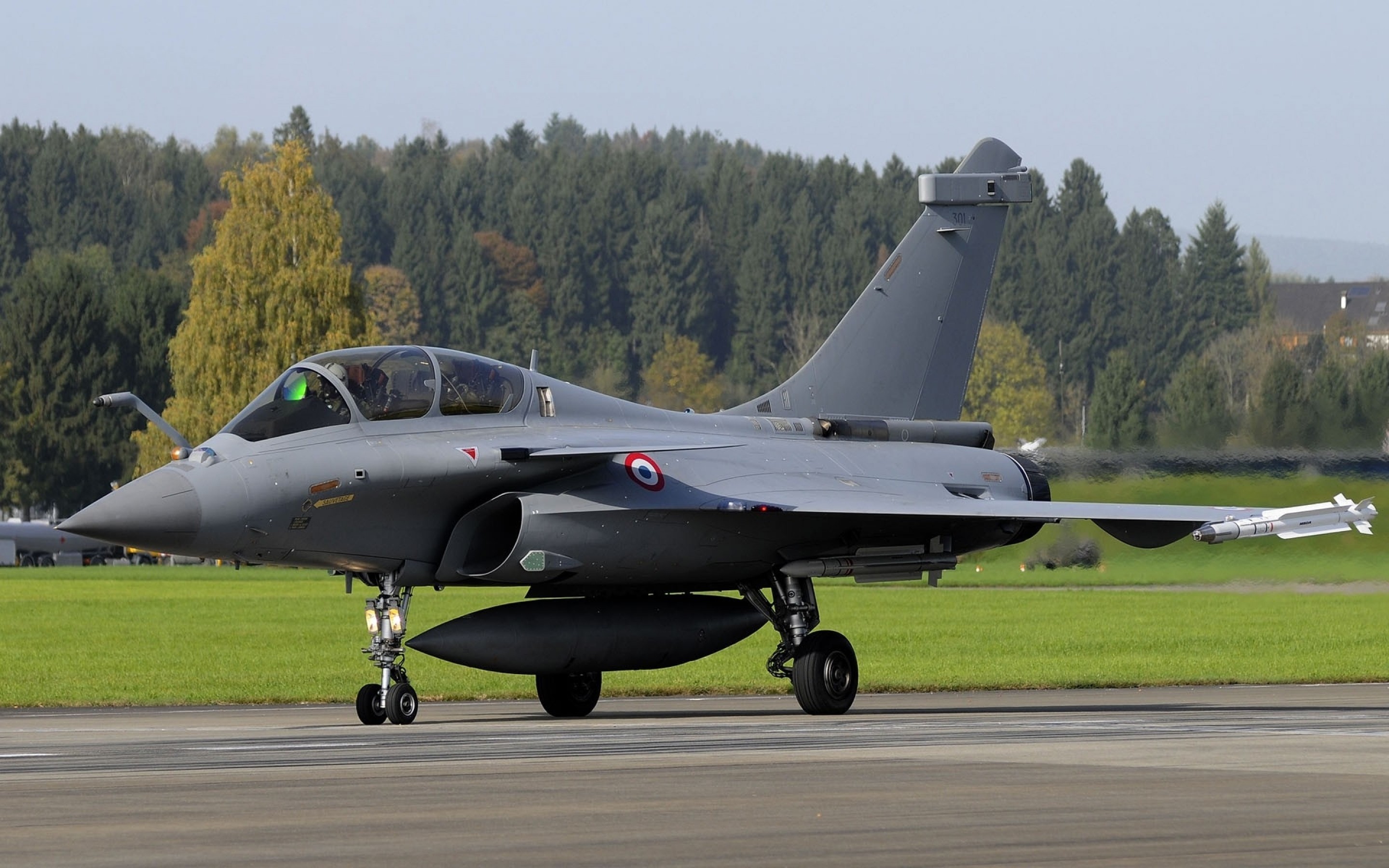 Военное само. Rafale. Французский истребитель 4 поколения Dassault Rafale. Самолет военный. Фотографии военных самолетов.