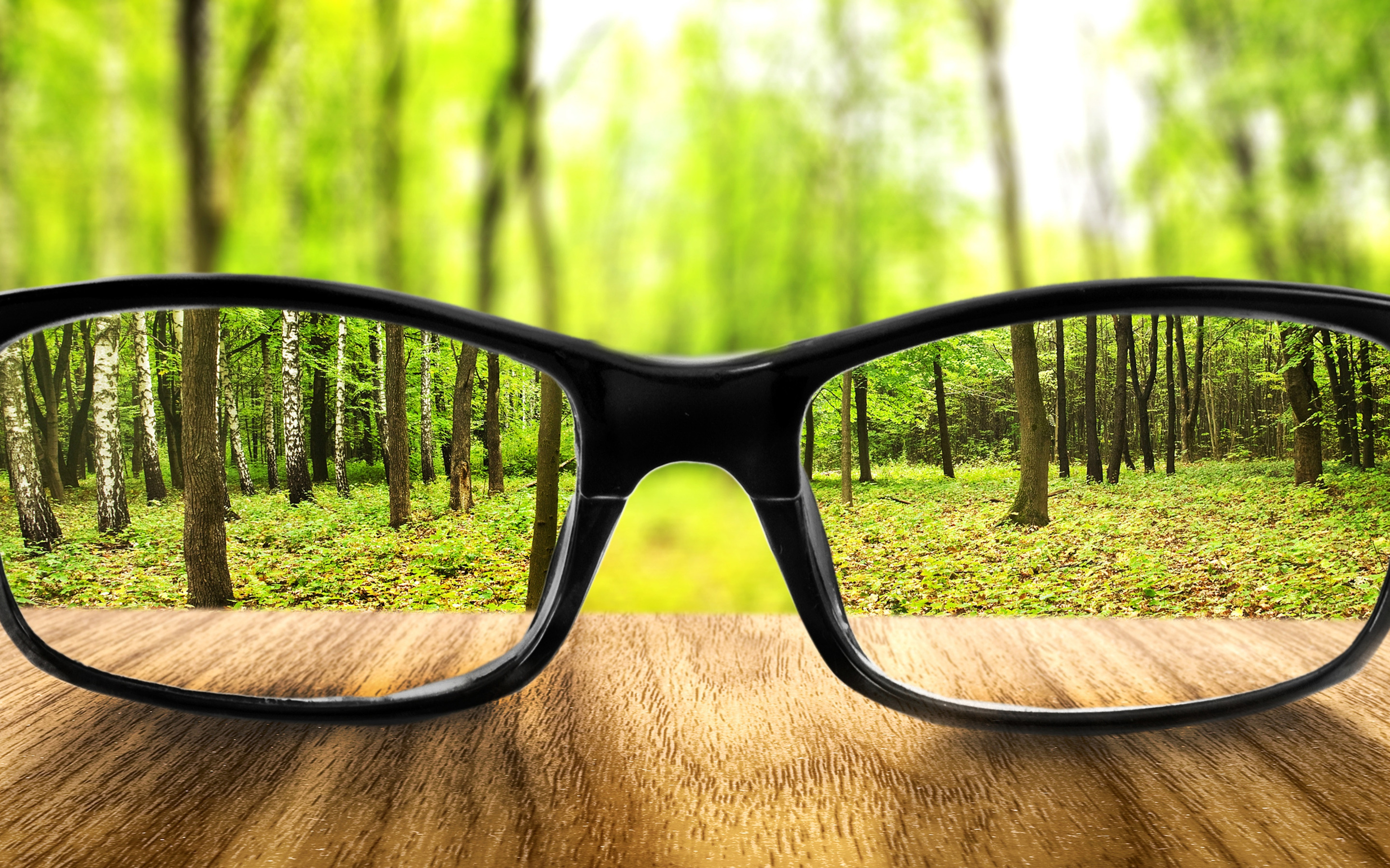 Как видеть без очков. Очки для зрения фон. Очки на природе. Очки для близорукости. Реклама солнцезащитных очков.
