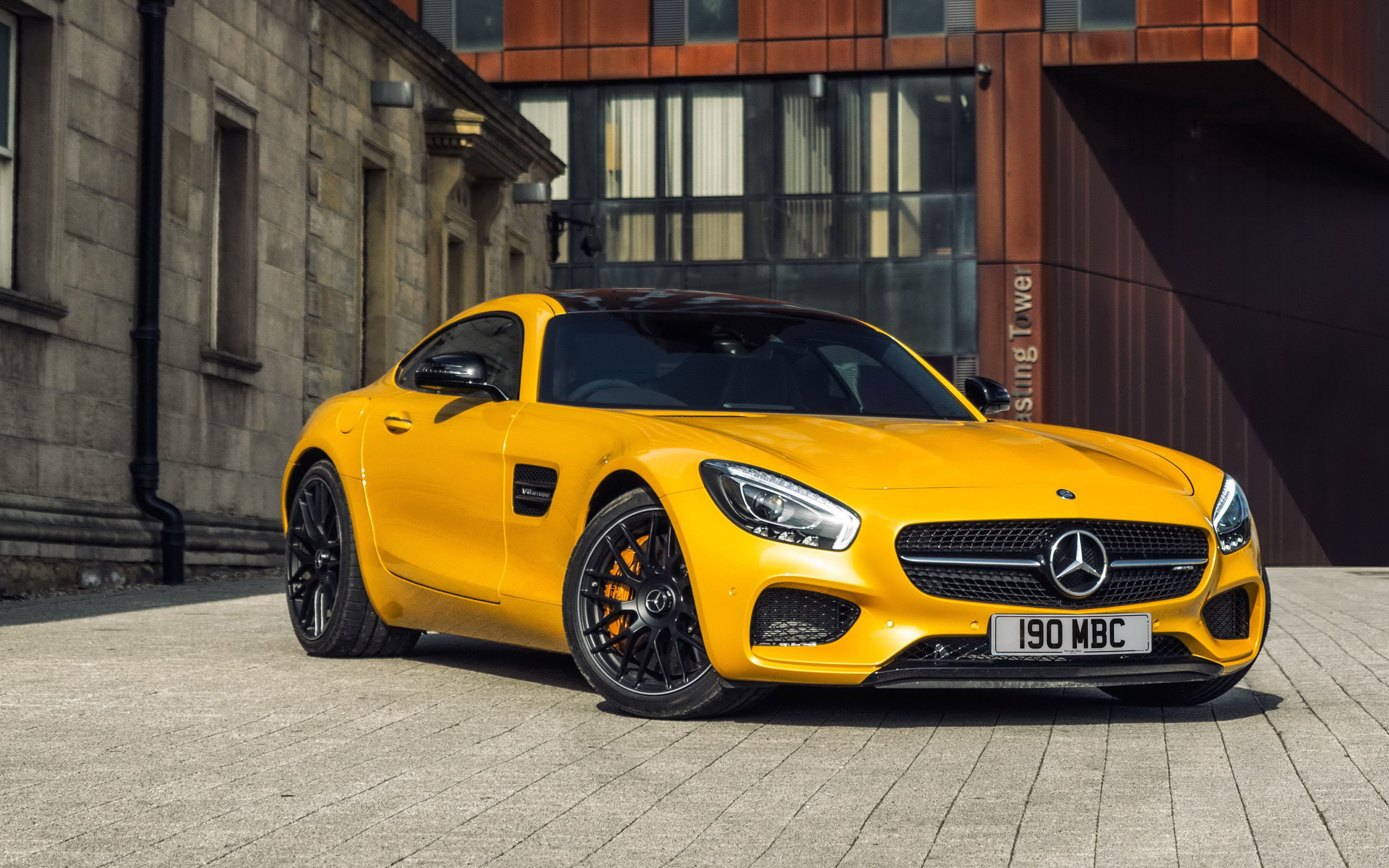 Mercedes benz amg gt s. Мерседес Бенц АМГ ГТ. Мерседес Бенц АМГ ГТ желтый. Mercedes Benz AMG gt 2015. Мерседес АМГ ГТ купе желтый.