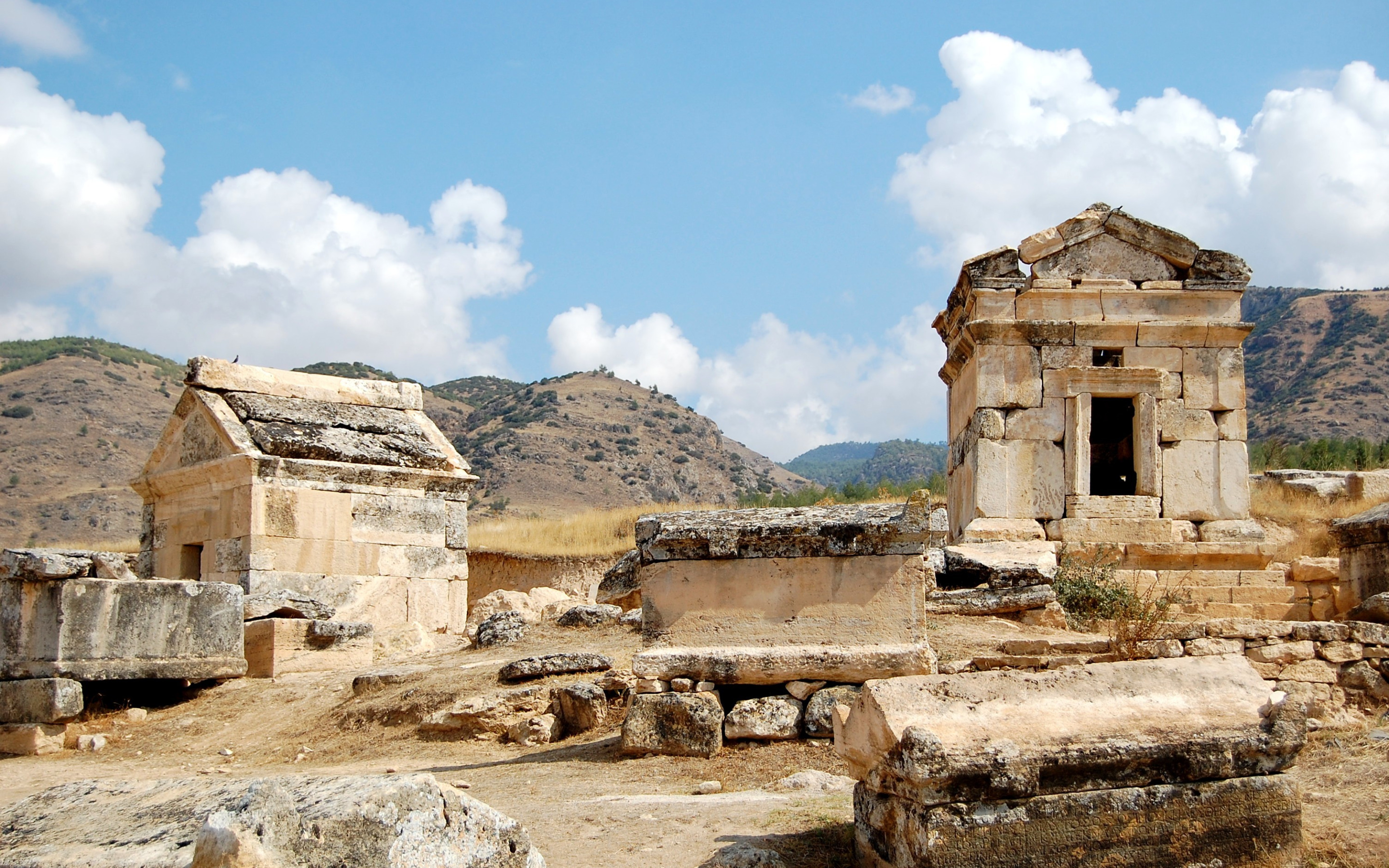 Древние руины где находятся. Античный город Иераполис. Древний город Иерополис. Древний город в Турции Хиераполис. Иераполис руины.