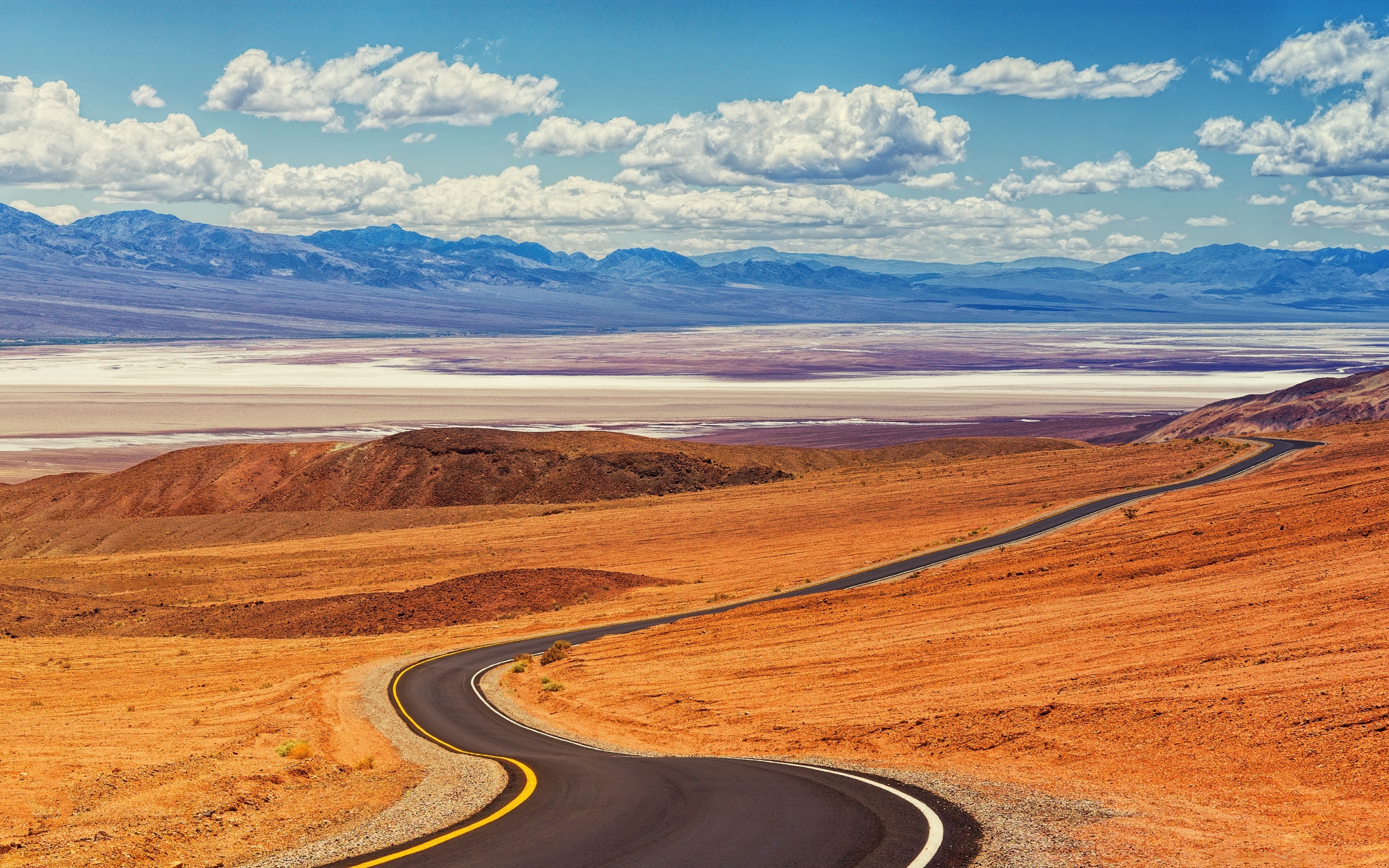 Desert road. Долина смерти США дорога. Долина пустынная трасса Америка. Долина смерти Калифорния дорога. Дорога в пустыне.