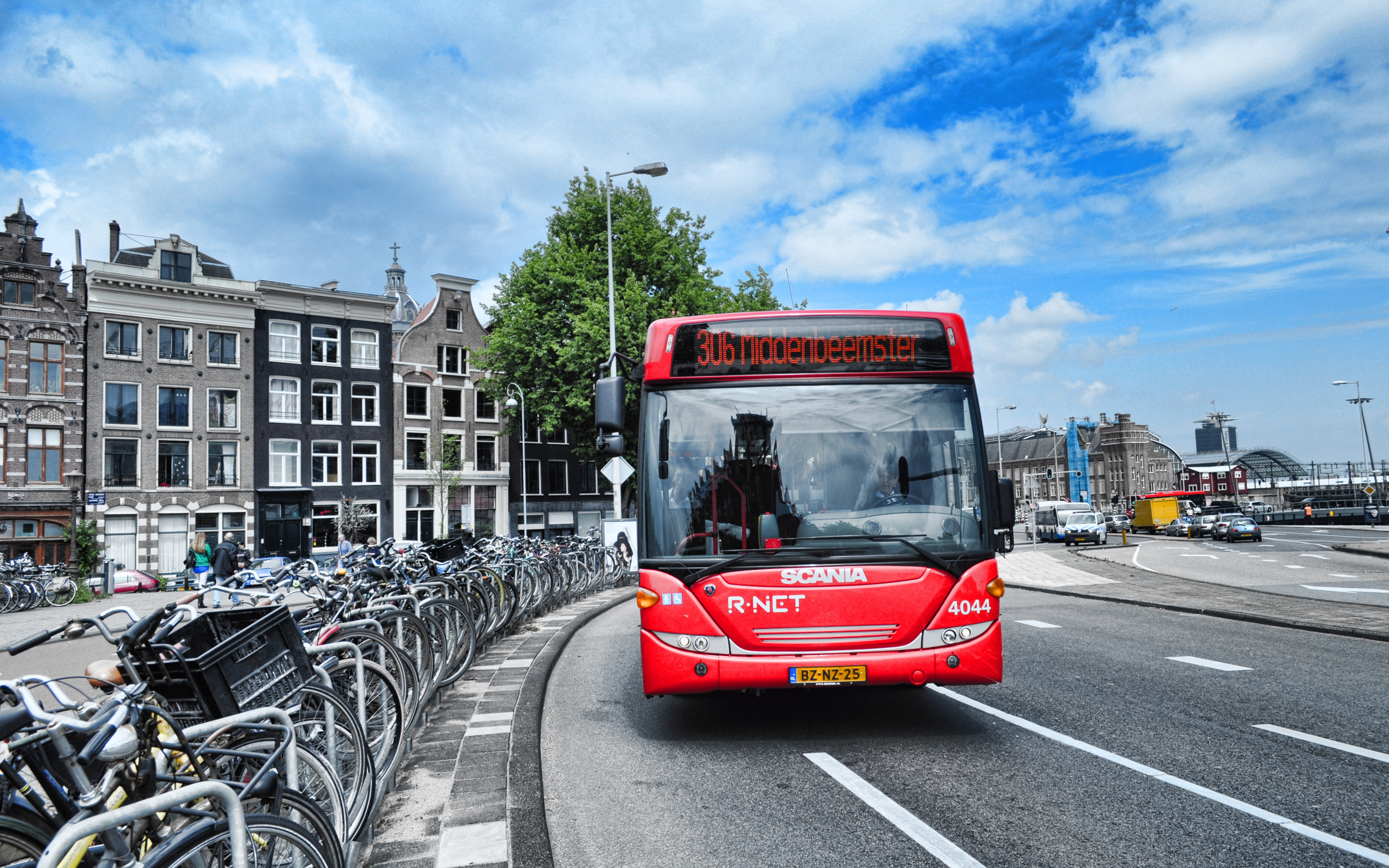 Town transport. Амстердам транспорт. Городской транспорт. Красивый автобус. Автобус в городе.