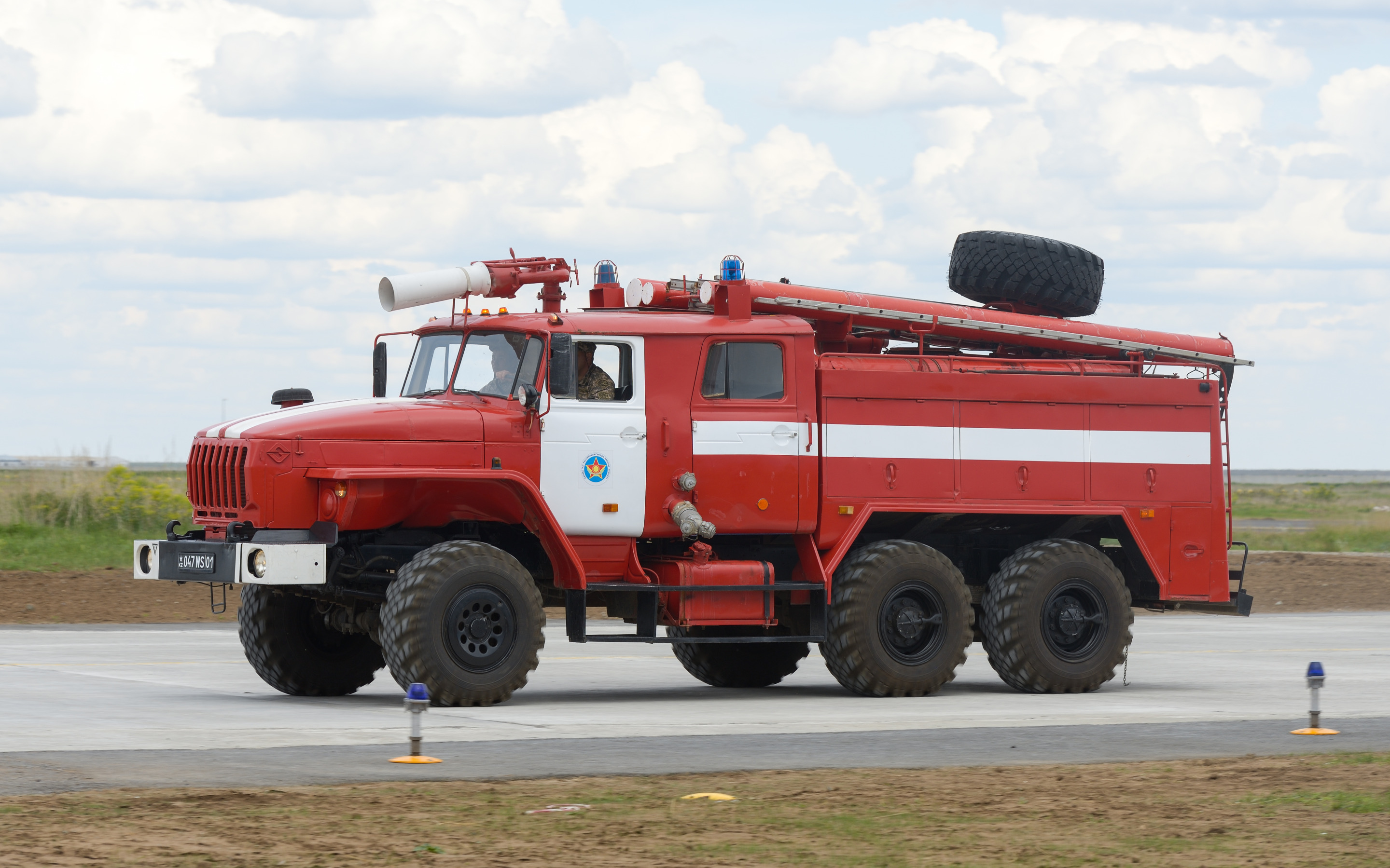 Скачать обои автомобиль, пожарный, Урал-4320, раздел другая техника в  разрешении 2880x1800