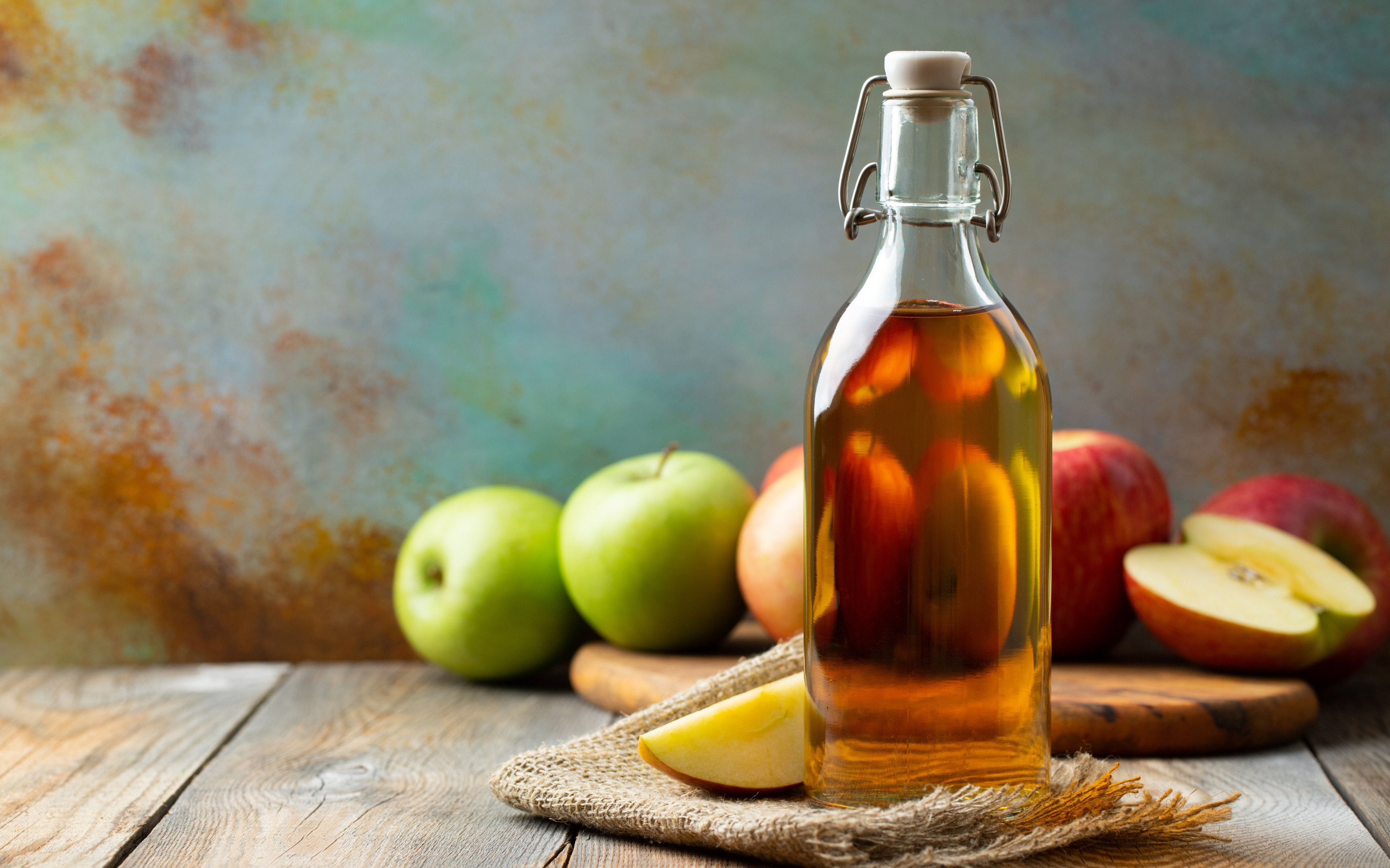 Пила яблочный уксус похудела. Яблочный уксус Elma Sirkesi. Уксус Apple Cider Vinegar. Уксус яблочный сидр. Яблочный уксус бутылка.