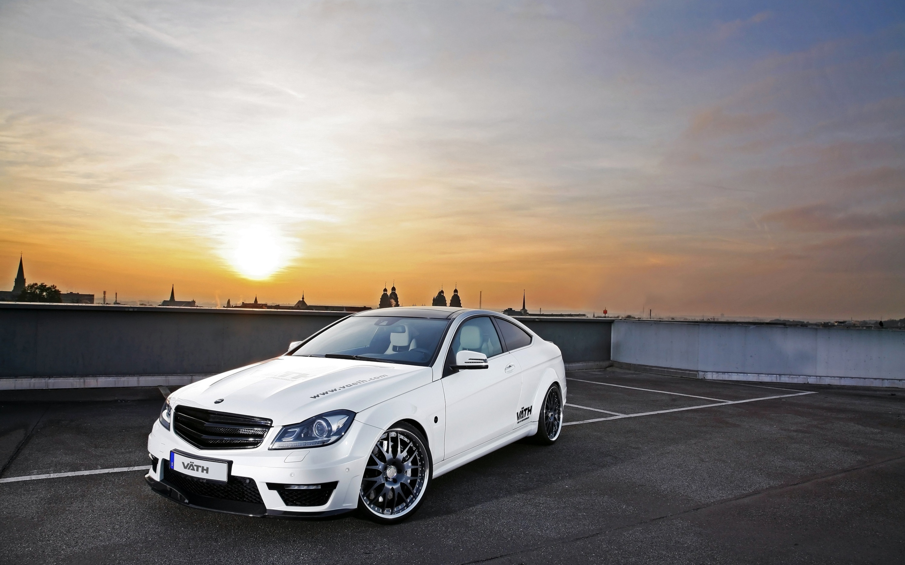 Скачать обои City, Mercedes Benz, cars, auto, Photo, wallpapers auto,  Parking, Photography, раздел mercedes в разрешении 2880x1800