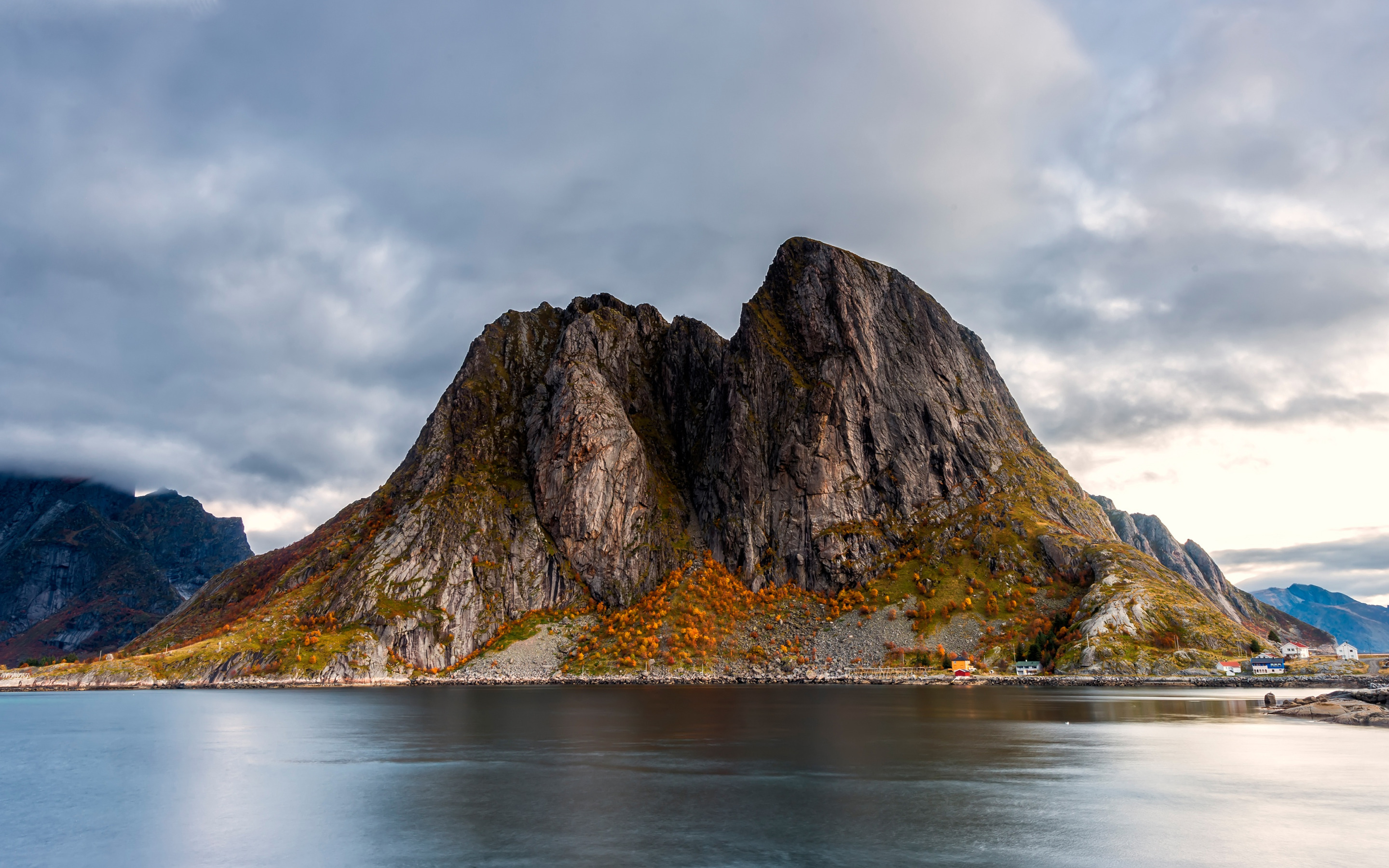 Новая норвегия. Лофотенские острова осень. Стетинн гора в Норвегии. Норвегия горы фьорды зимиа. Норвегия скалы горы.