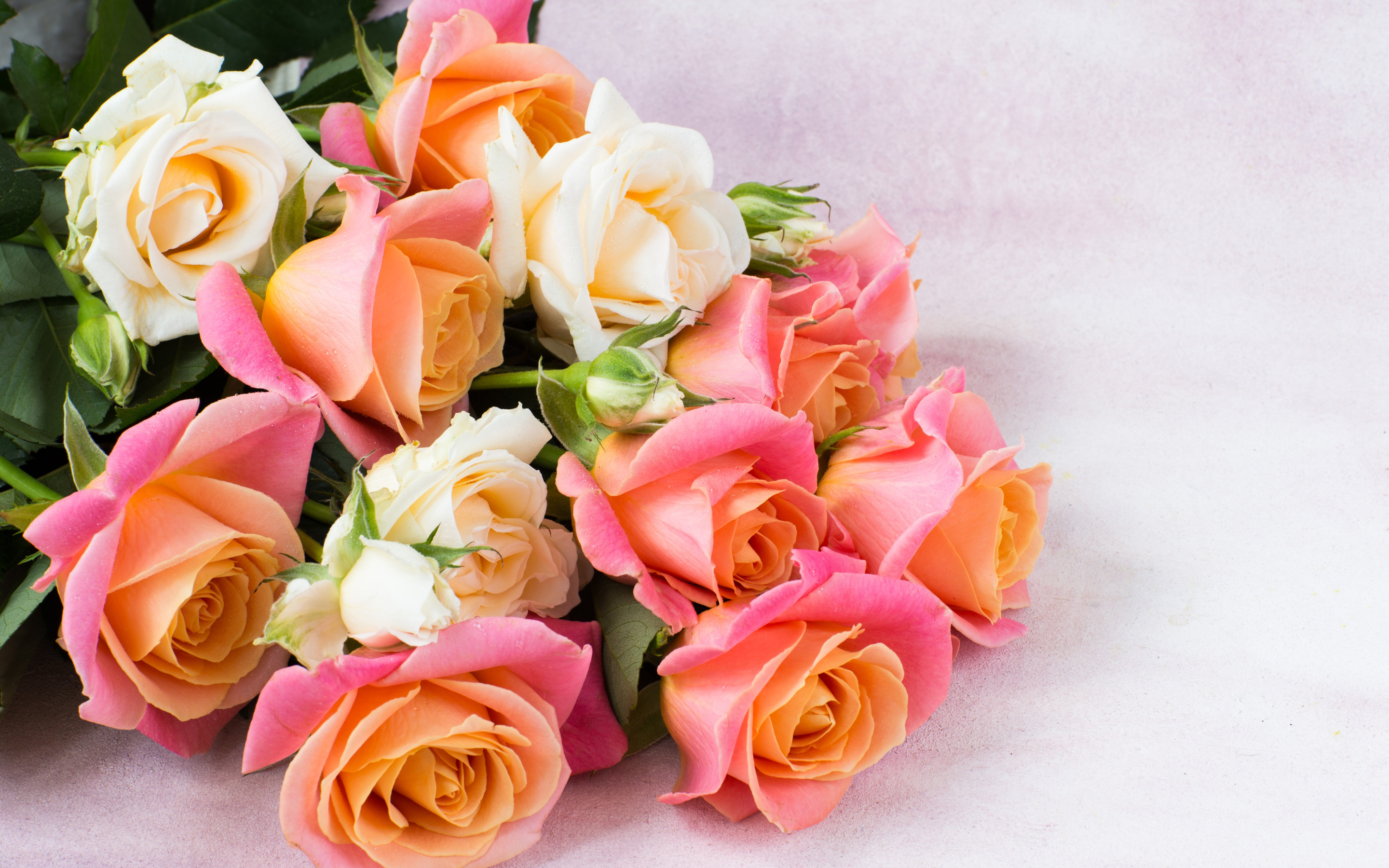 Картинки с днем рождения женщине красивые лене. С днем рождения. С днём рождения Леночка. Букет роз с днем рождения. Поздравляем с днем рождения цветы.