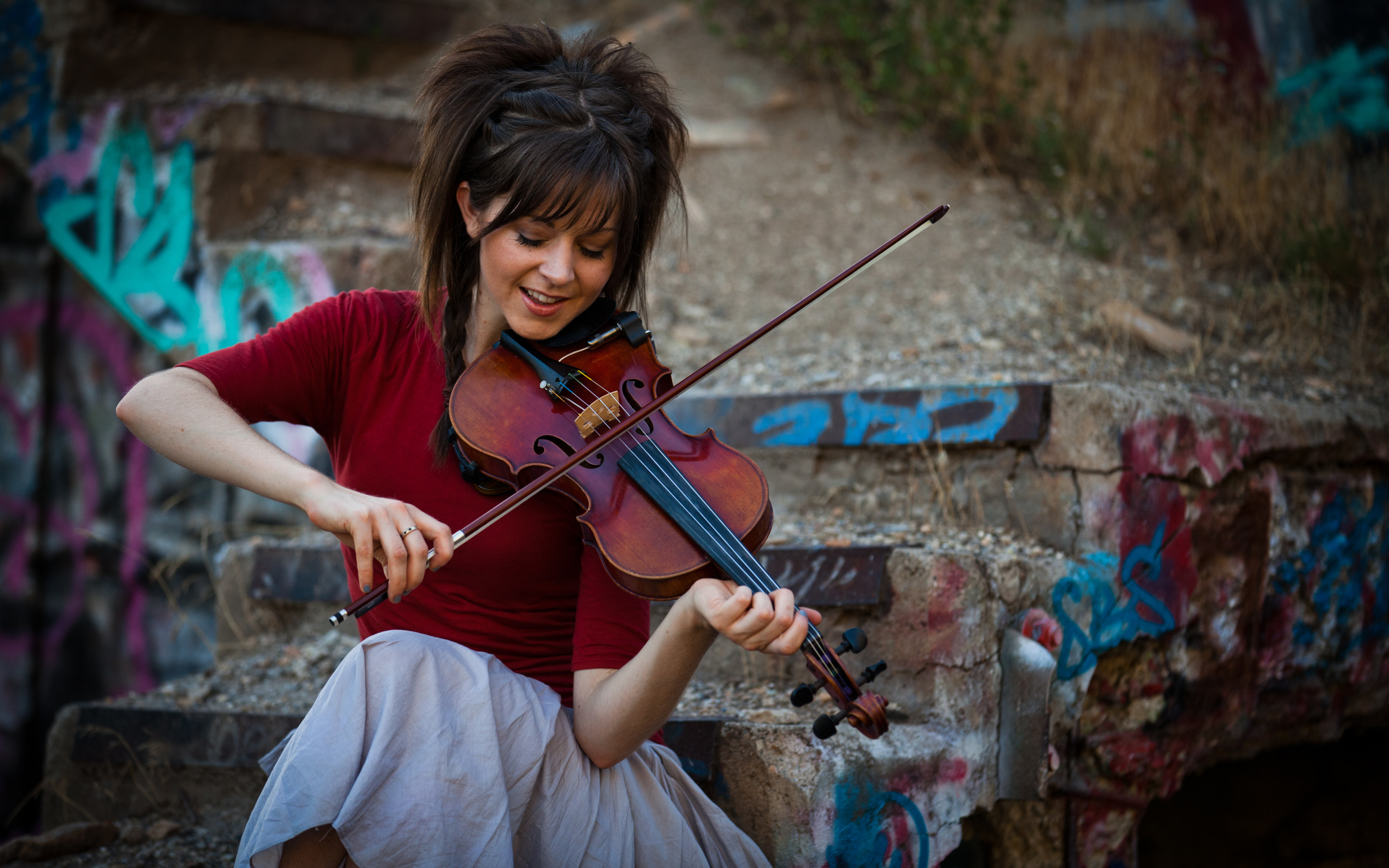 Музыка в современной обработке слушать. Линдси Стирлинг. Скрипка Линдси Стирлинг. Стирлинг скрипачка. Lindsey Stirling фото.
