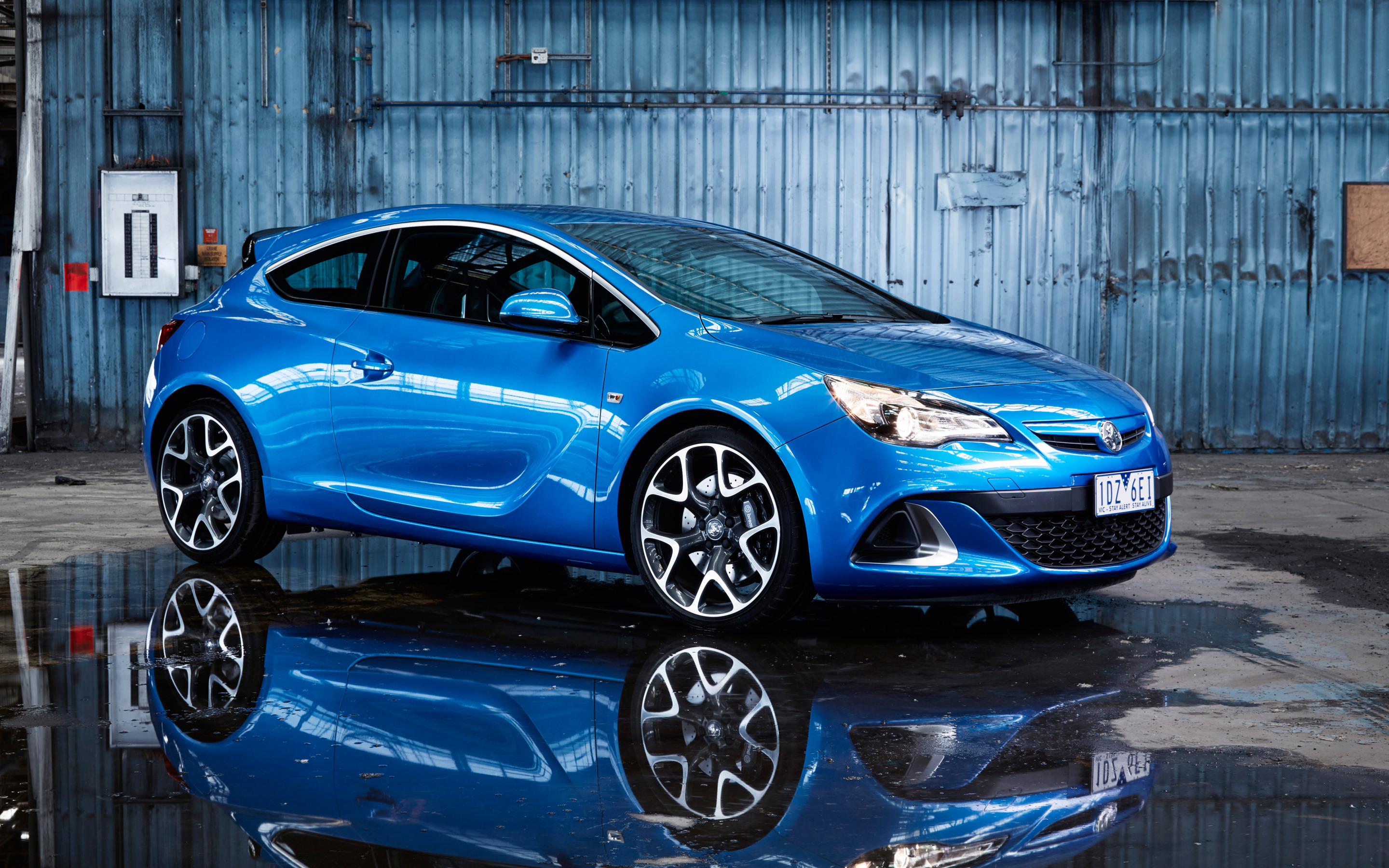 Opel Astra OPC J белая