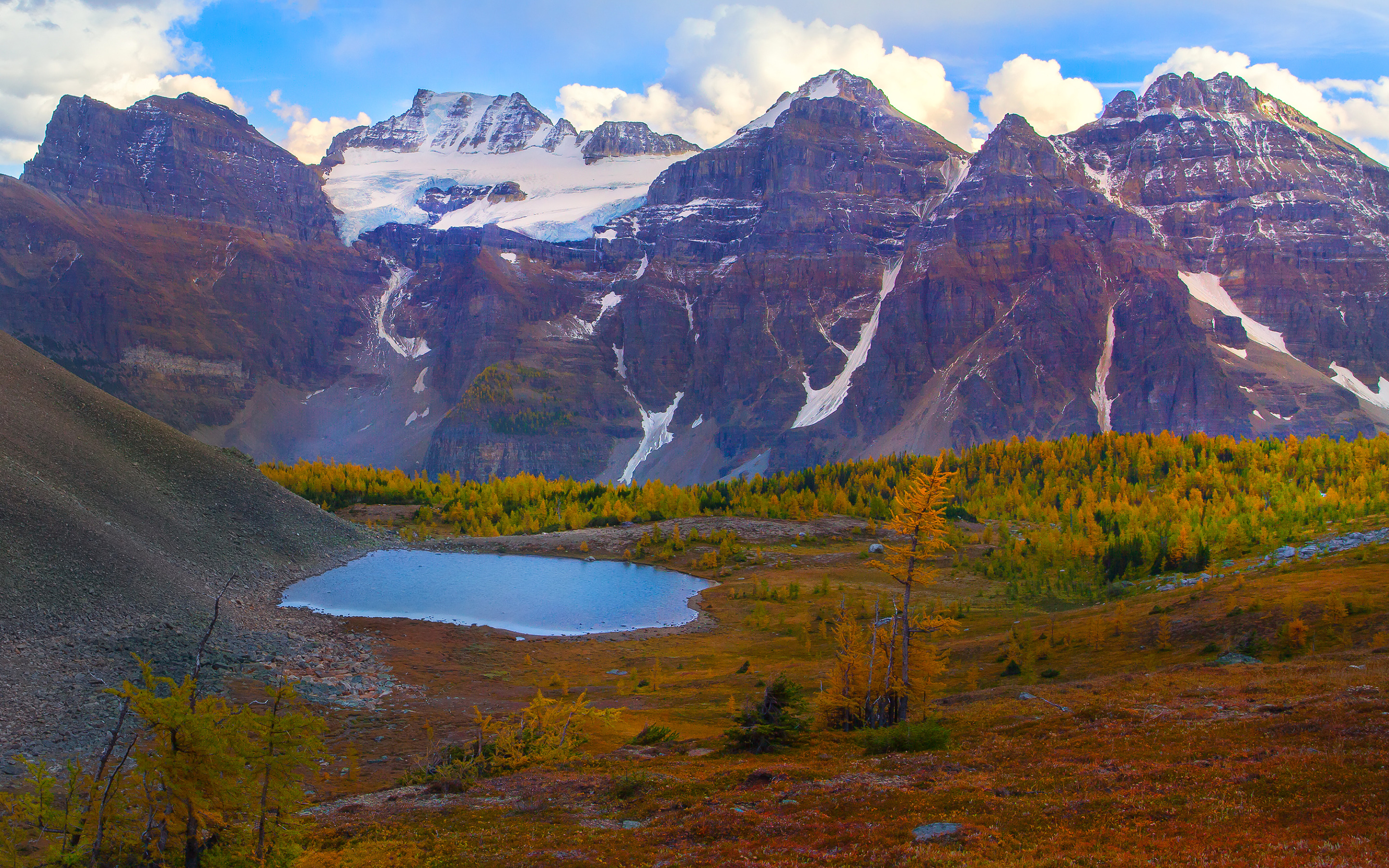 Долина десяти пиков. Горы Уэстмаунт Канада. Осень в горах Морейн. Горы Канады почвы. Долины ржавчины Канада.