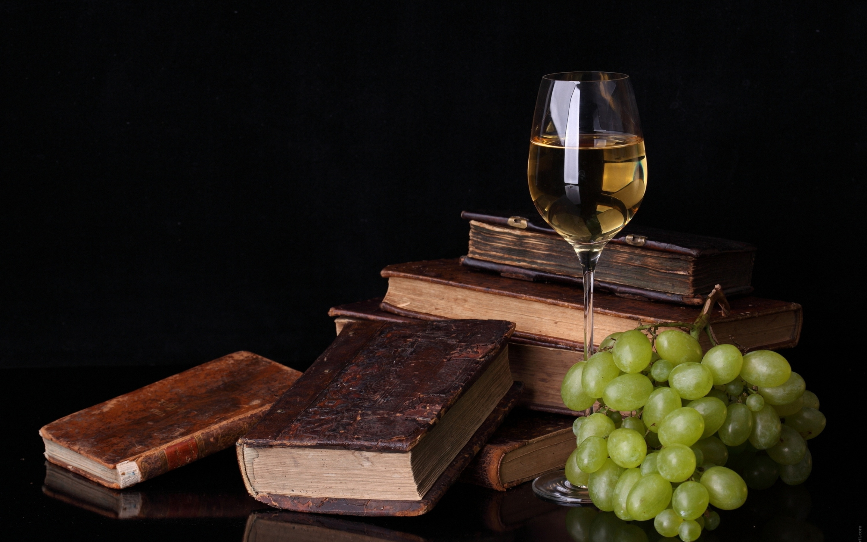 стол, вино, бокал, книги, виноград, пища для ума