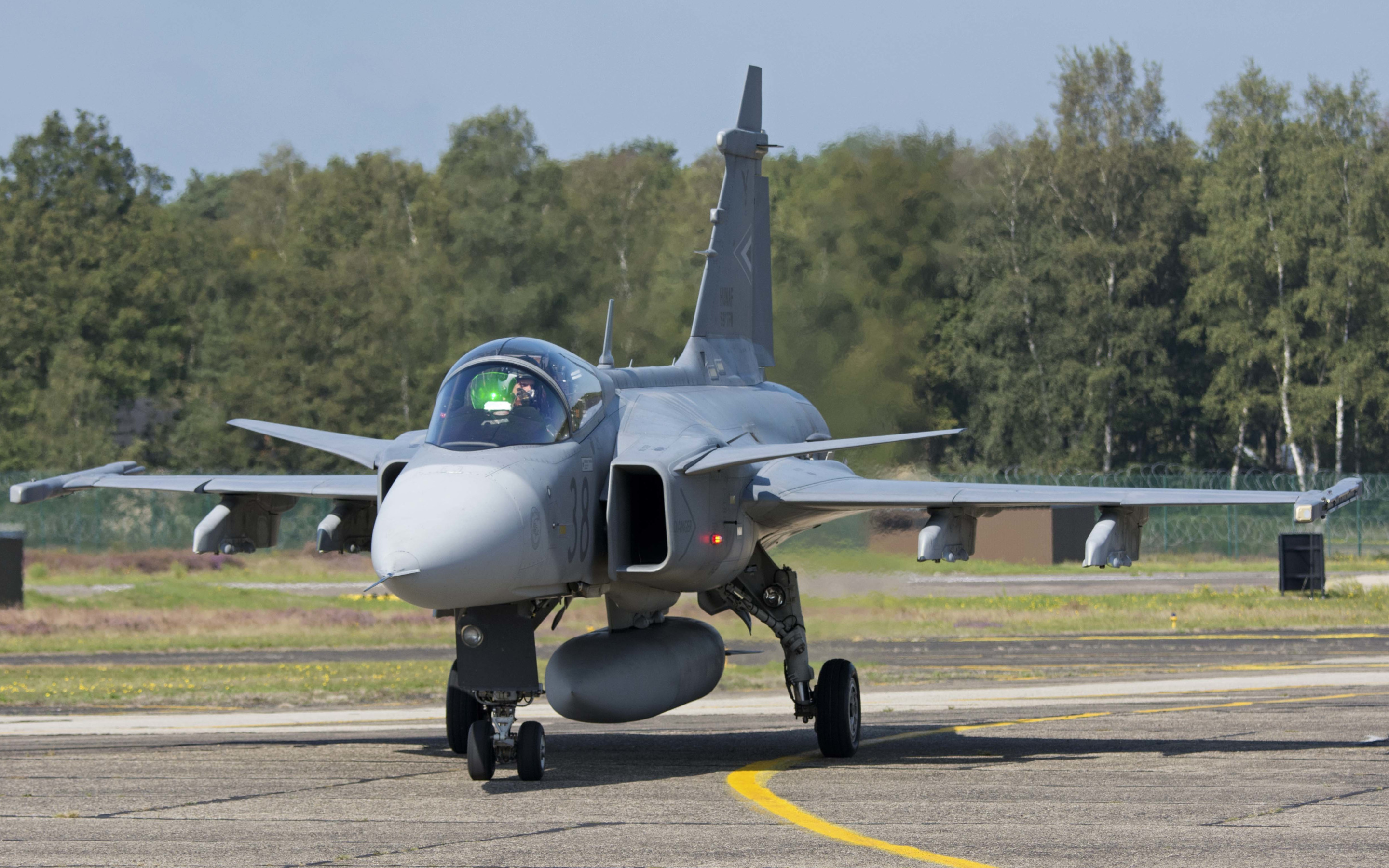 Saab jas 39 gripen. Saab Jas-39 Грипен. Истребитель Jas 39 Gripen. Истребитель Сааб Грипен. Saab 39.