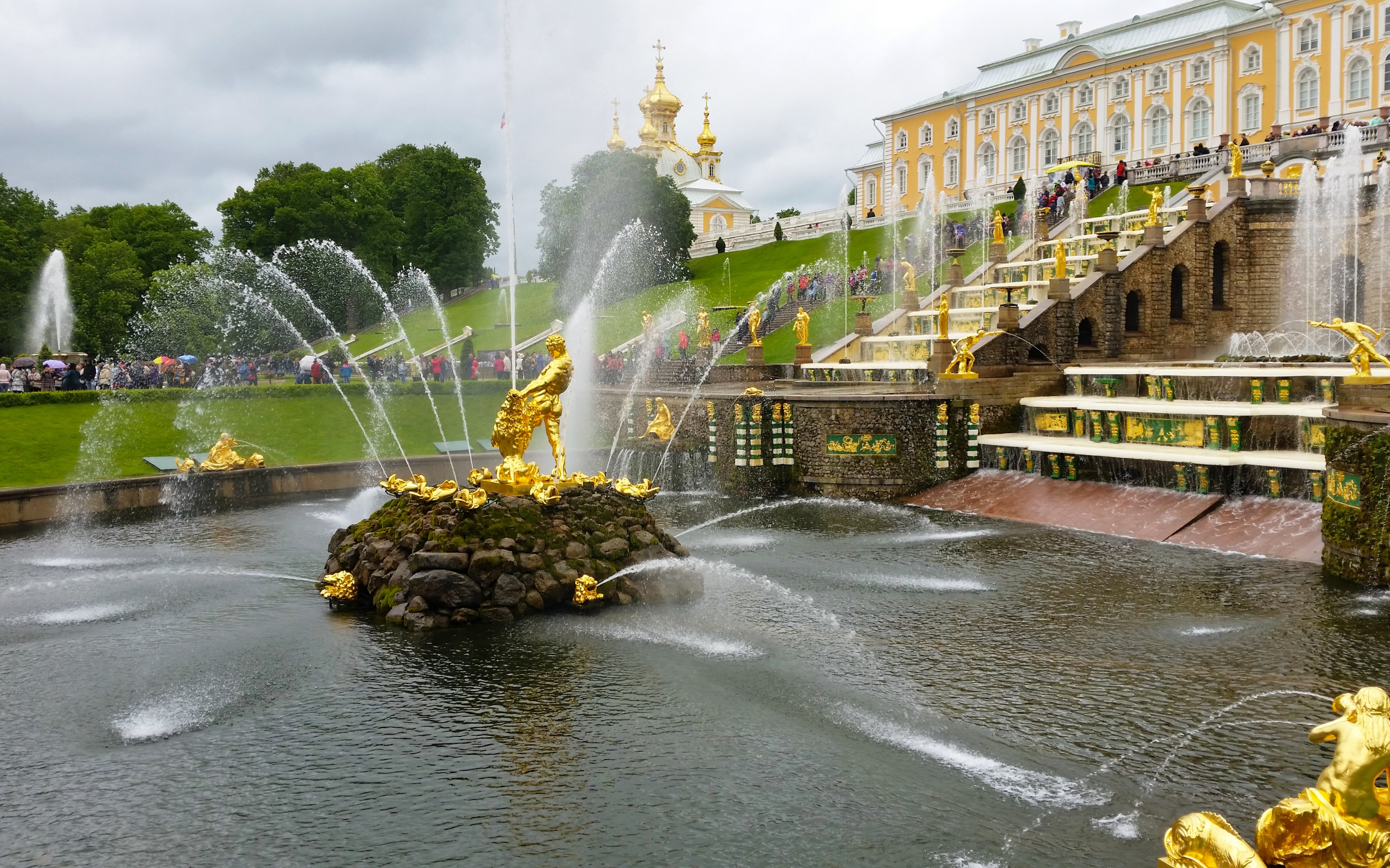 Бесплатный петергоф. Петергоф дворец фонтаны. Петергоф. Столица фонтанов. Санкт Петербург город Петергоф фонтаны 1999 года. Фонтаны Петергофа 1080 на 1920.