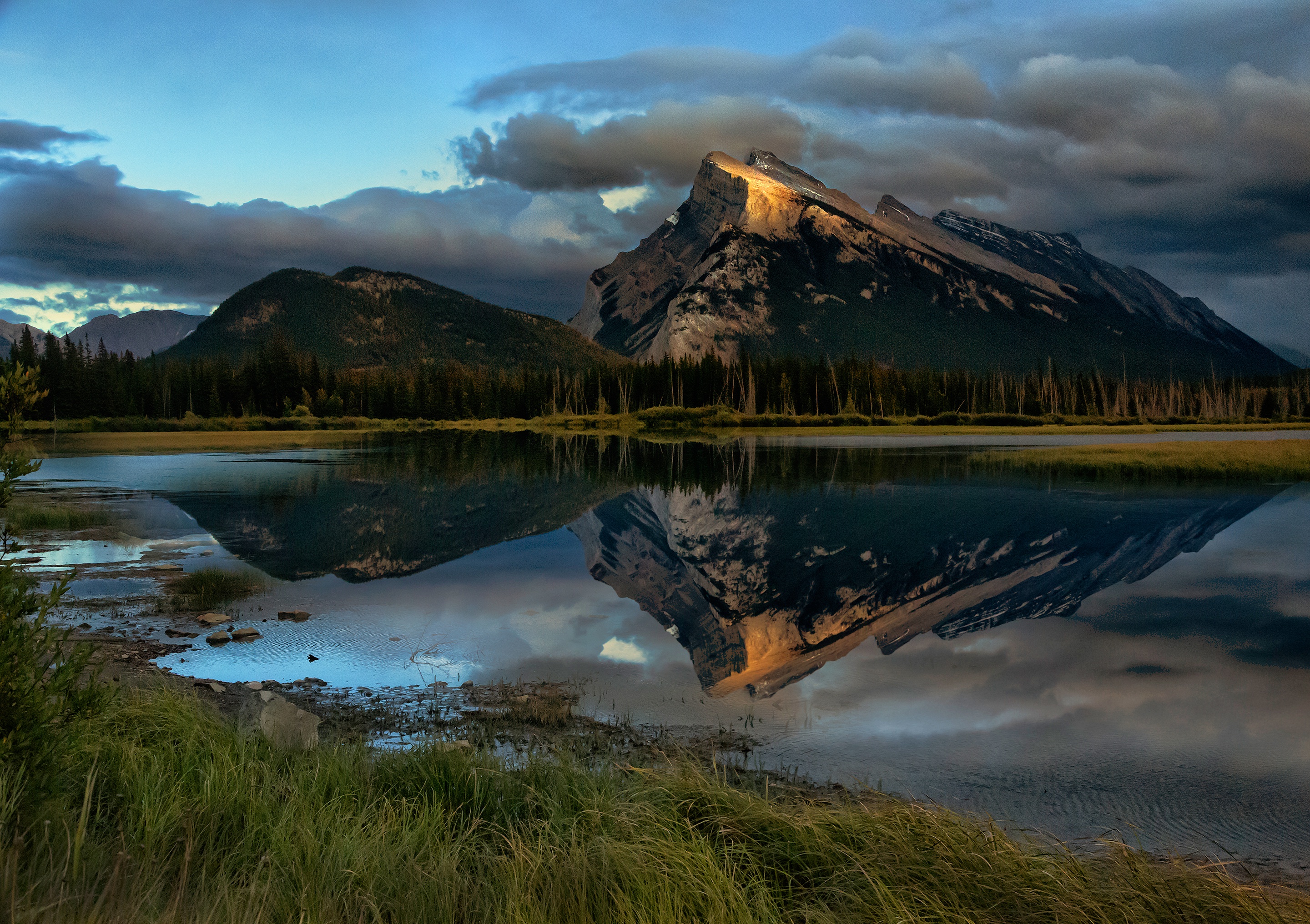 Фотография размером 1024 2048. Озеро в горах. Природа, гора, озеро, отражение. Природа горы вода. Картинки в максимальном разрешении.