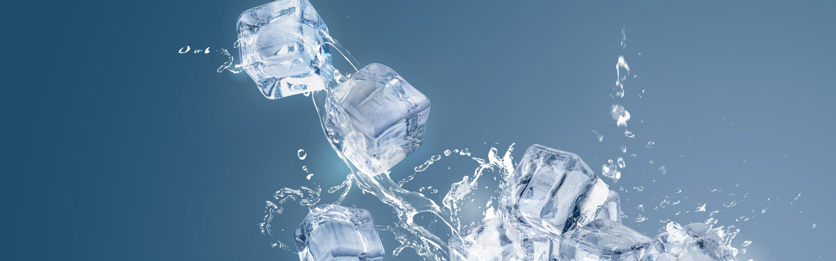 Кубики льда в воде