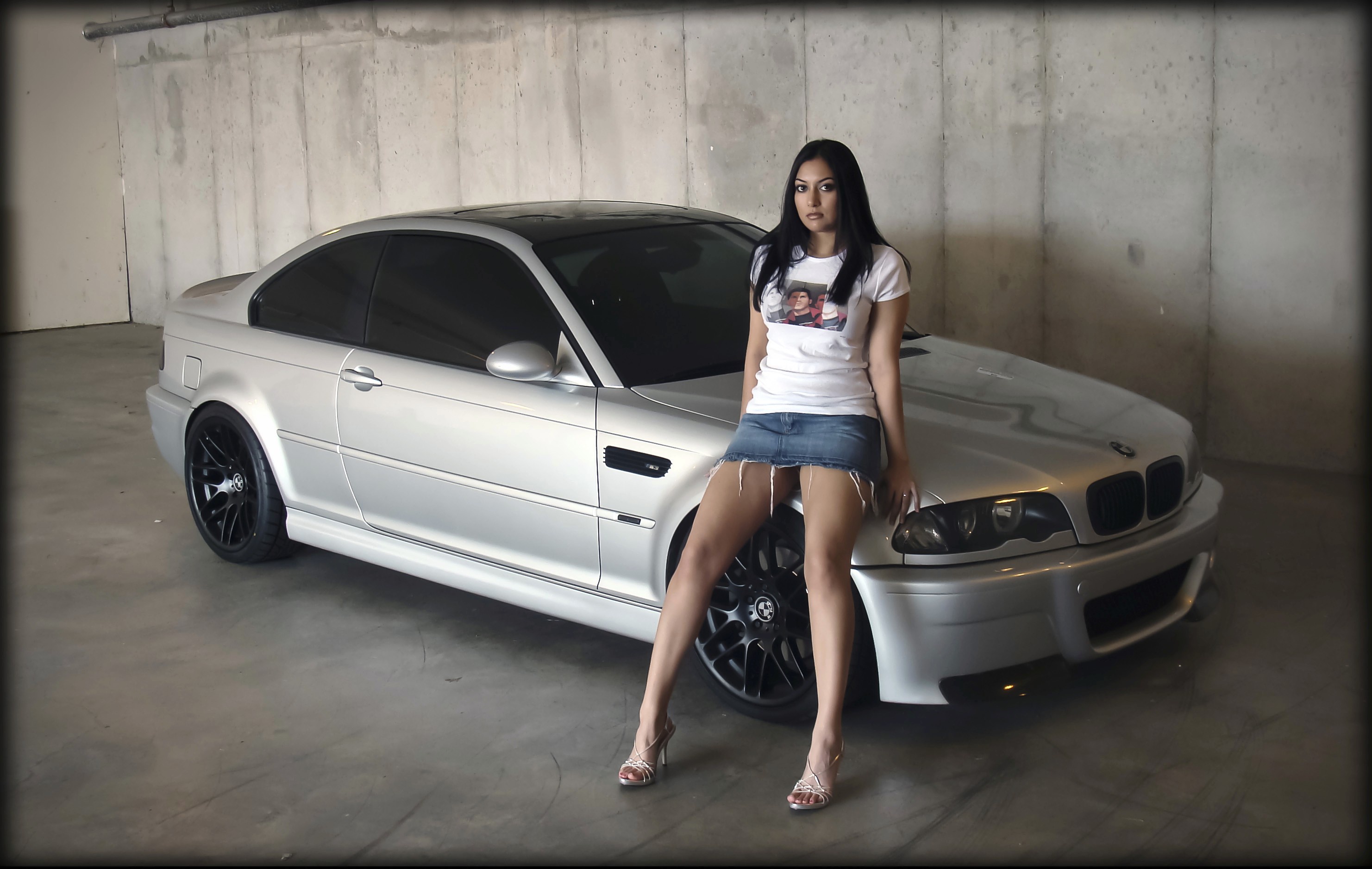 Девушки в машине за деньги. E46 Silver. Девушка и БМВ. Е46. BMW e46 обои.