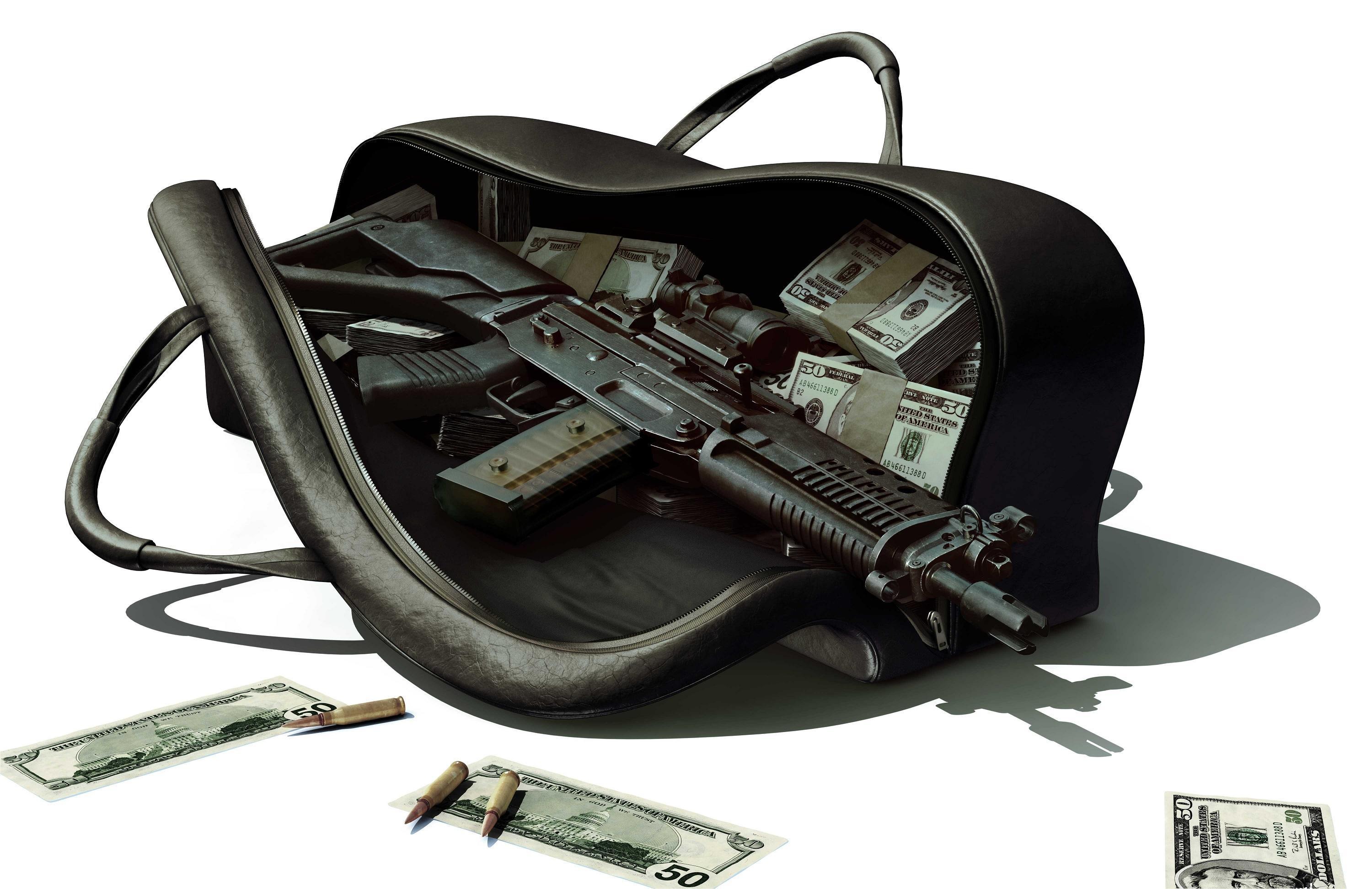 Сумка с деньгами и оружием
