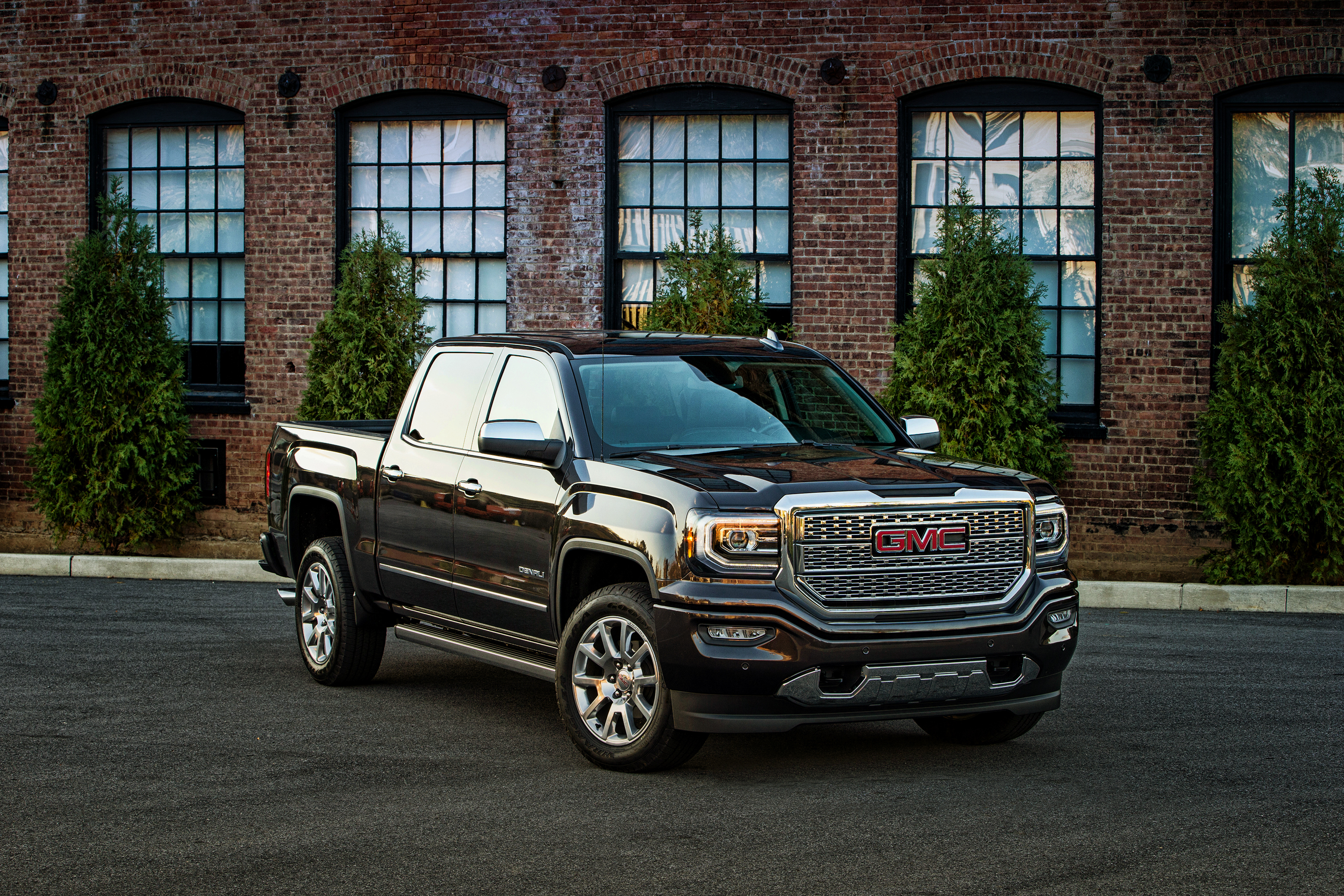 Gmg auto. GMC Sierra 1500 Denali. GMC Sierra Denali. Машина GMC Denali. GMC Sierra 1500 2016.