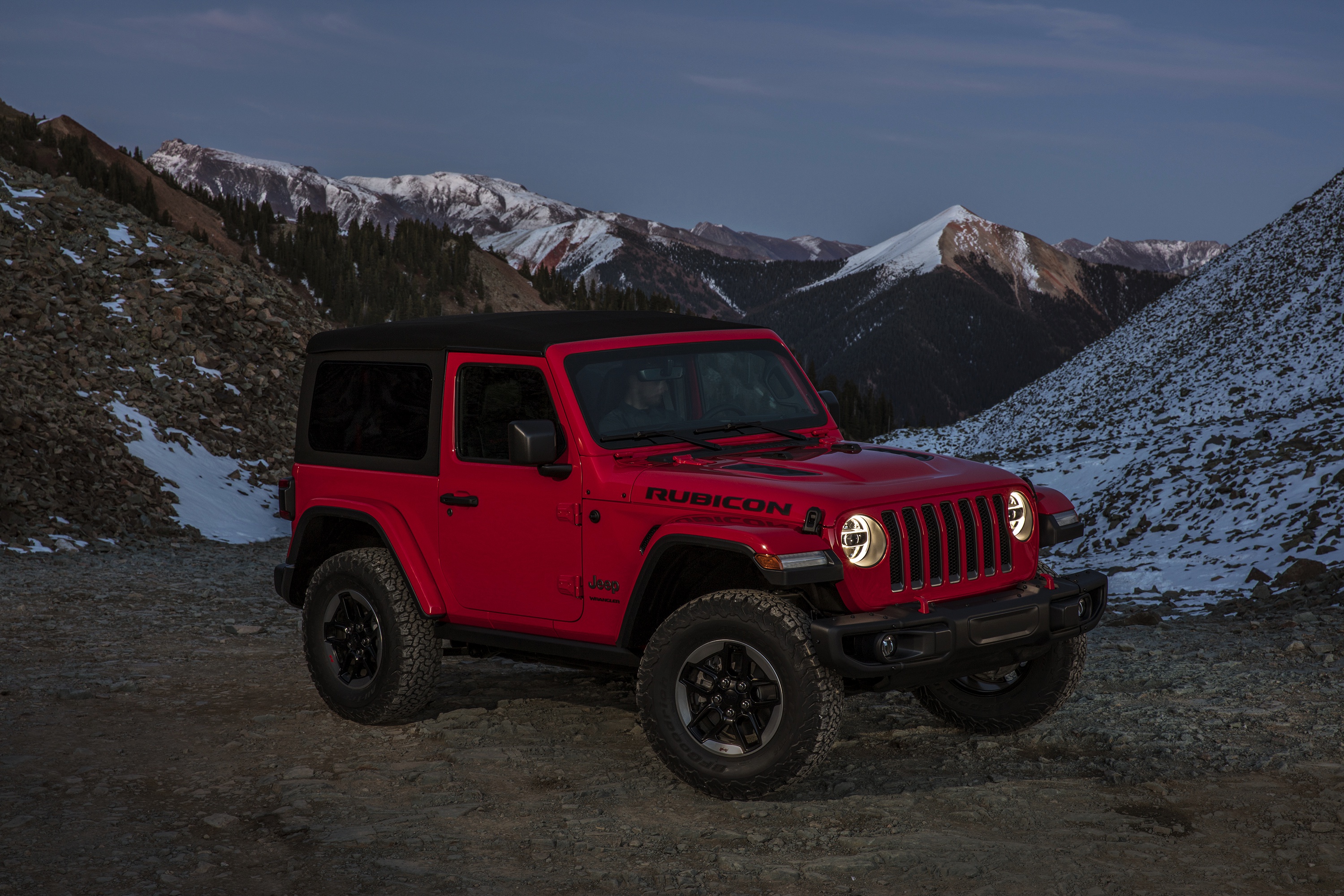 Обои снег, красный, вершины, 2018, Jeep, перевал, Wrangler Rubicon на  телефон и рабочий стол, раздел jeep, разрешение 3000x2000 - скачать