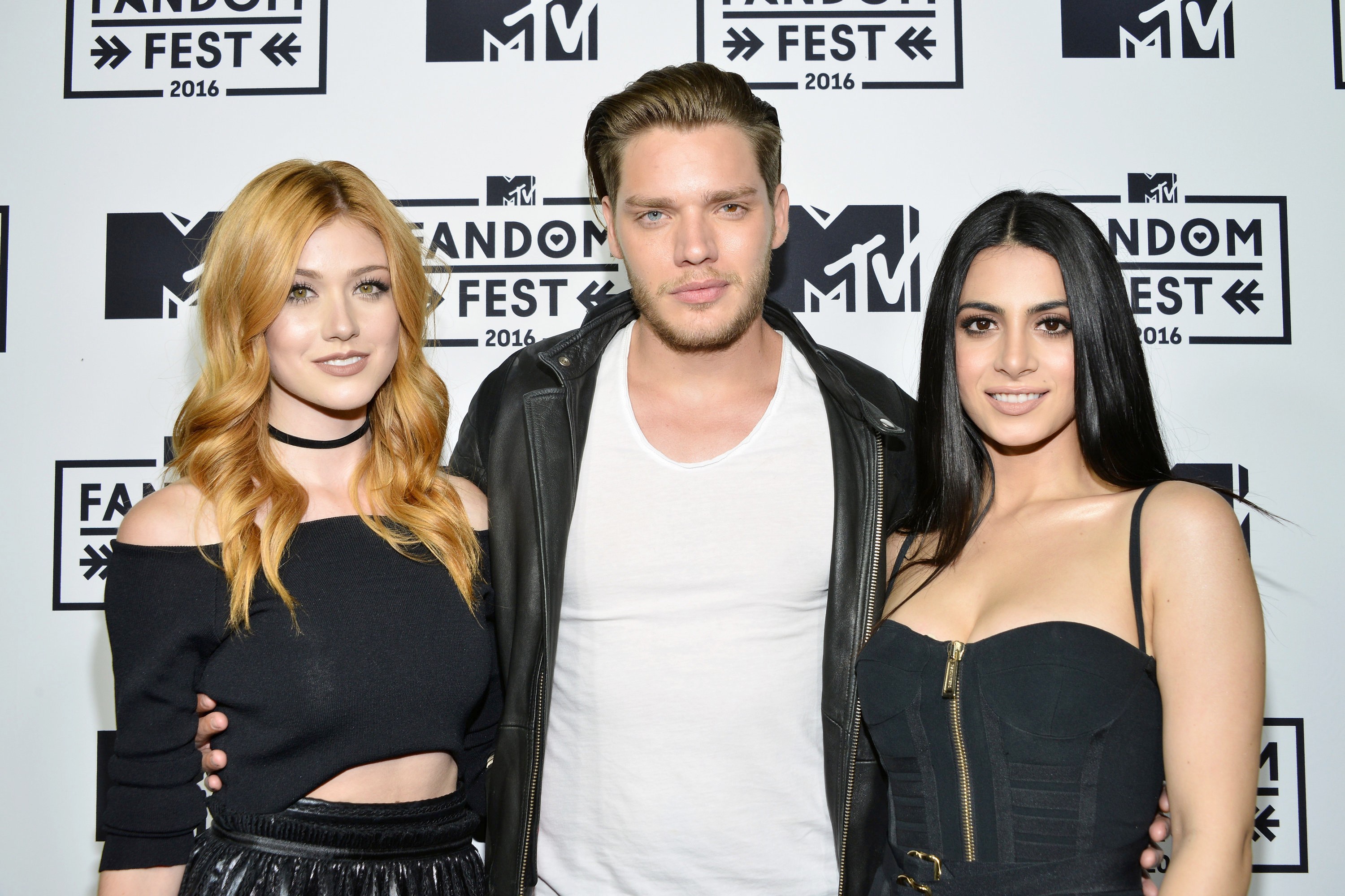 Обои сериал, Dominic Sherwood, Доминик Шервуд, Katherine McNamara,  Shadowhunters, Сумеречные охотники, Emeraude Toubia, Clary Fray на телефон  и рабочий стол, раздел разное, разрешение 3000x2000 - скачать