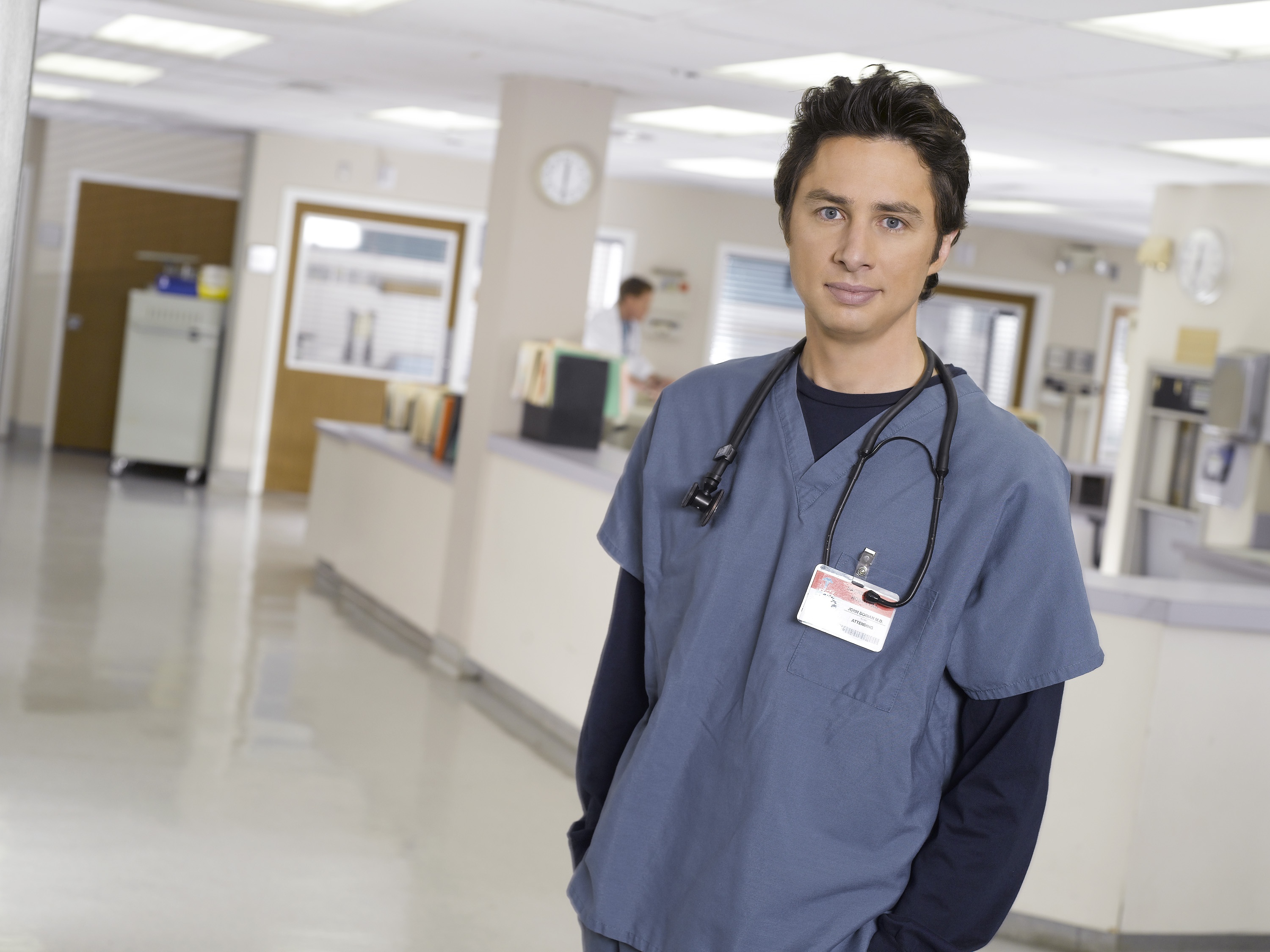 Обои взгляд, поза, сериал, Scrubs, Zach Braff, Зак Брафф, Клиника, Джон  Дориан на телефон и рабочий стол, раздел фильмы, разрешение 3000x2250 -  скачать