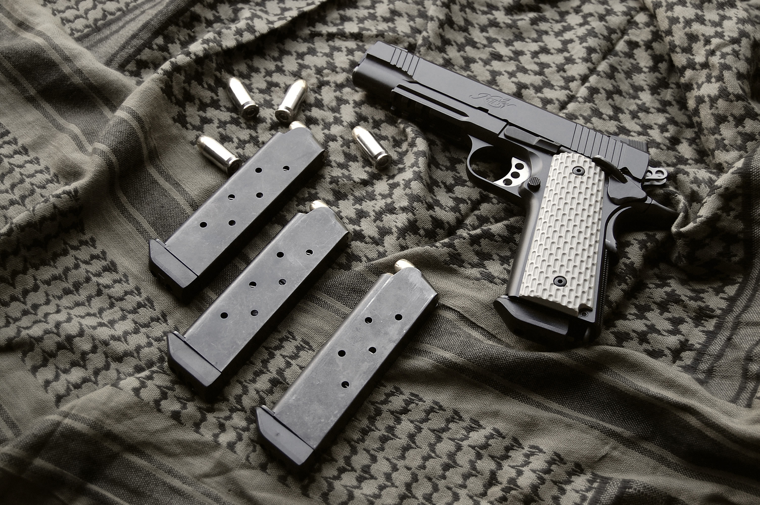 Обойма кольта. Kimber 1911. Пистолет Кольт 1911. Патроны для Colt m1911. Colt m1911 обоймы.