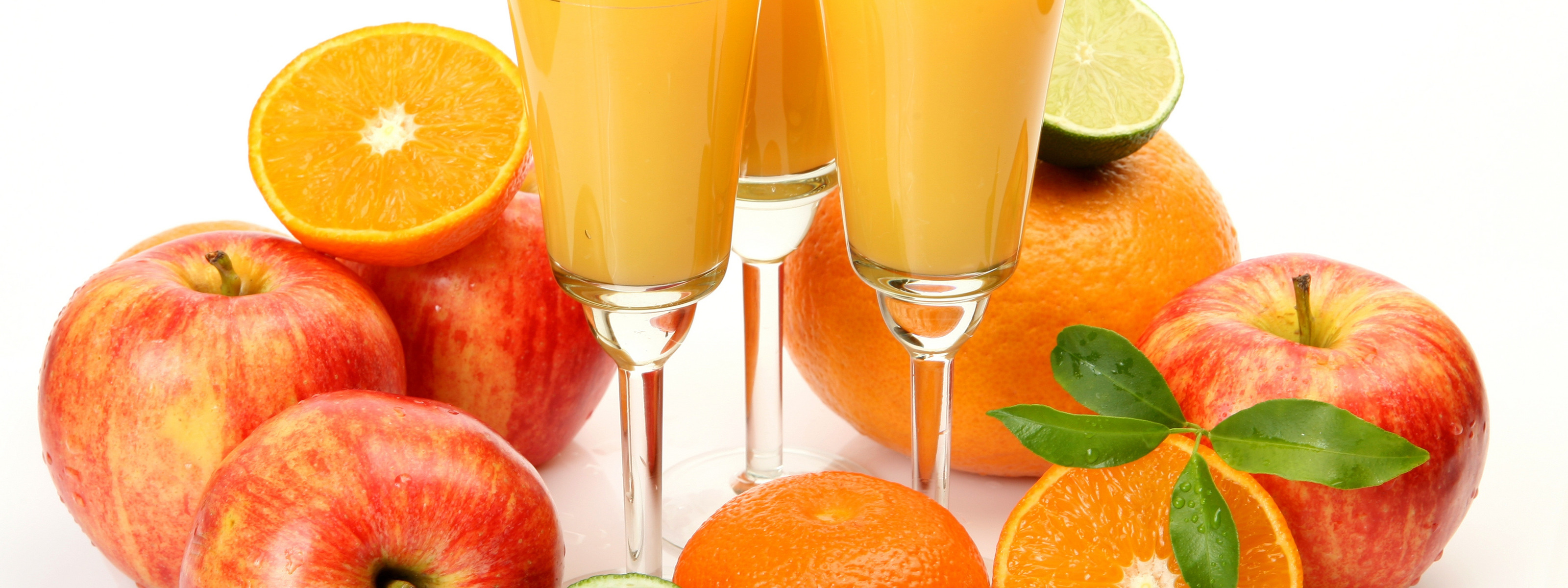 Яблочно апельсиновый. Яблочно апельсиновый сок. Сок яблоко апельсин. Сок апельсин яблоко в стакане. Яблочно апельсиновый Фреш.