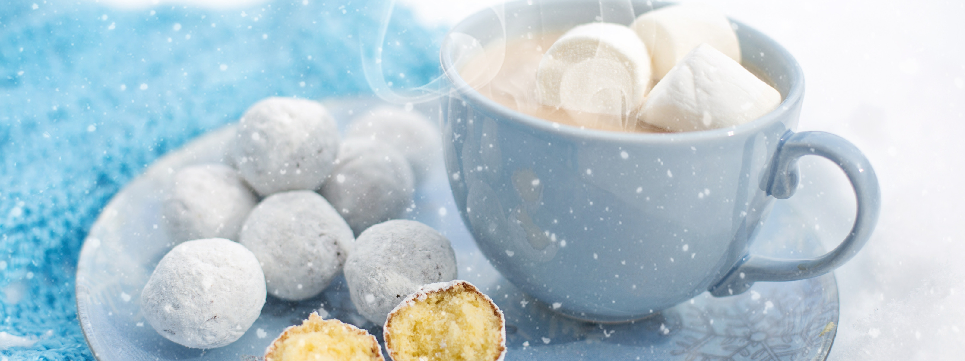 Снежки из белка. Снежки десерт. Десерт снежки из белков. Снежок блюдо. Десерт снежок магазин.