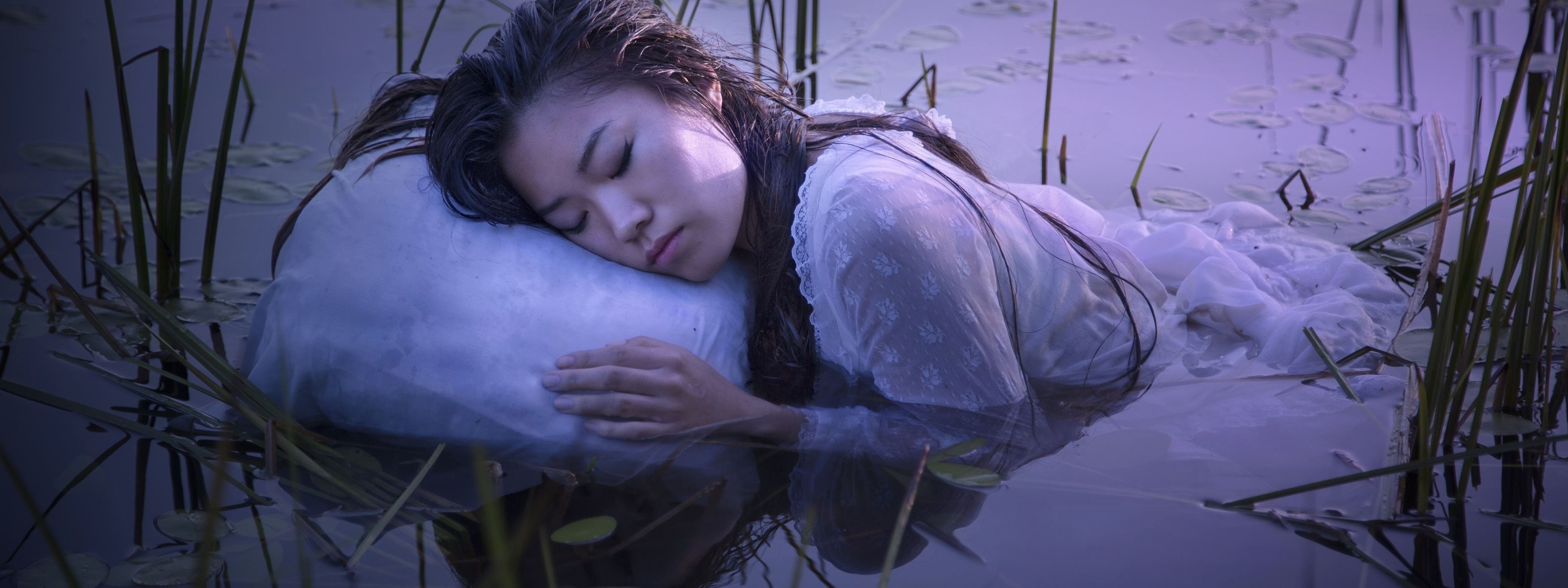 Девушка у озера 2007. Про сон. Сновидение. Спящие боги.