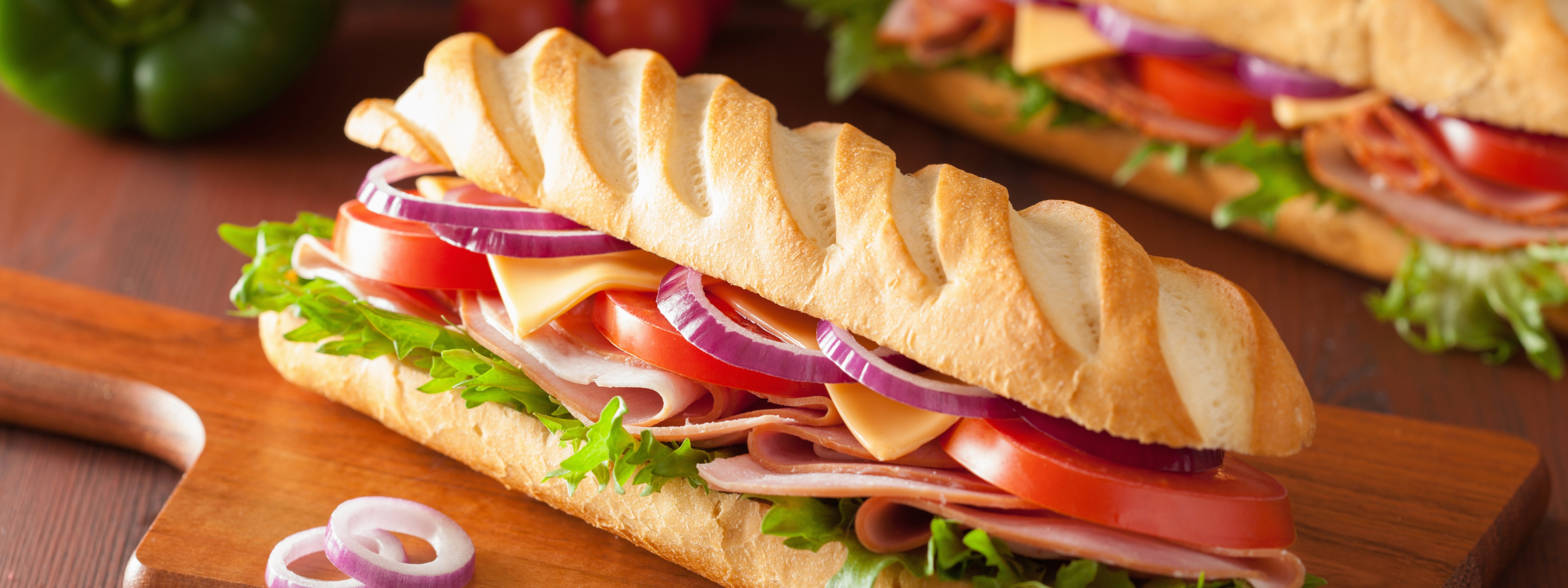 Любимый сэндвич. Бутерброд. Сэндвич с салями. Сэндвич с колбасой. Закрытые бутерброды.