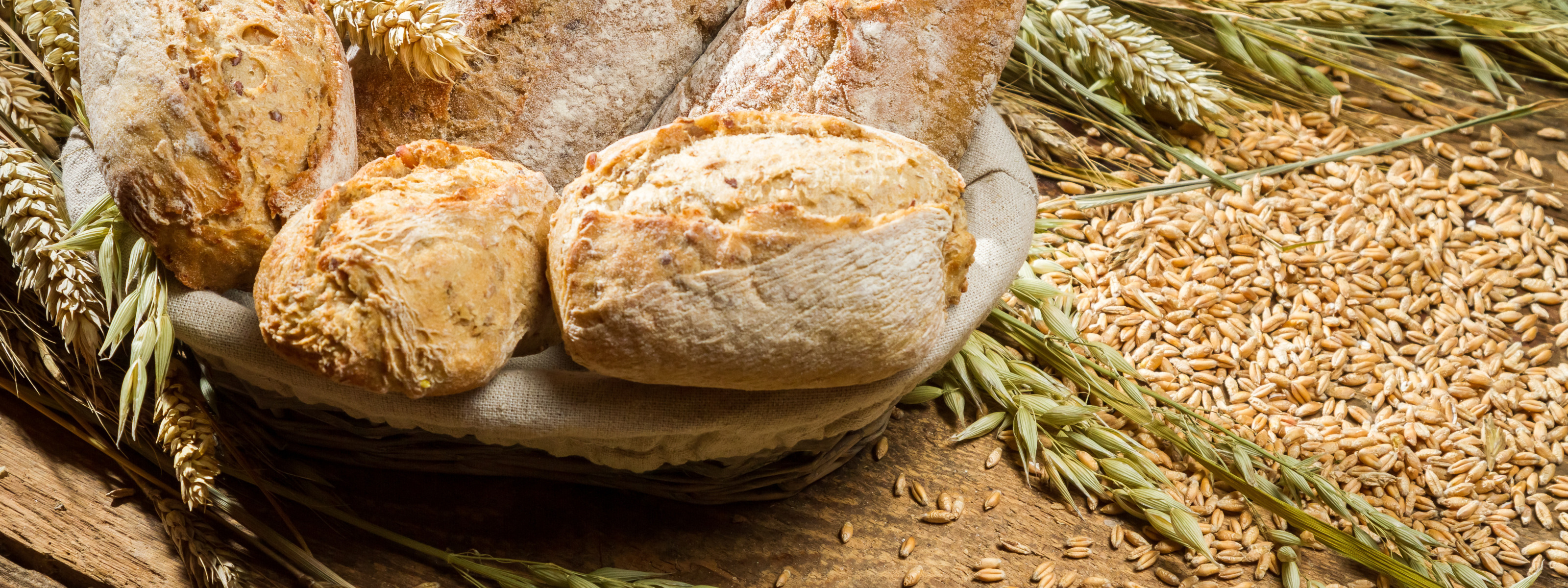 Пшеничные пирожки. Хлеб пшеница. Хлеб с зернами. Колоски хлеба. Хлеб со злаками.
