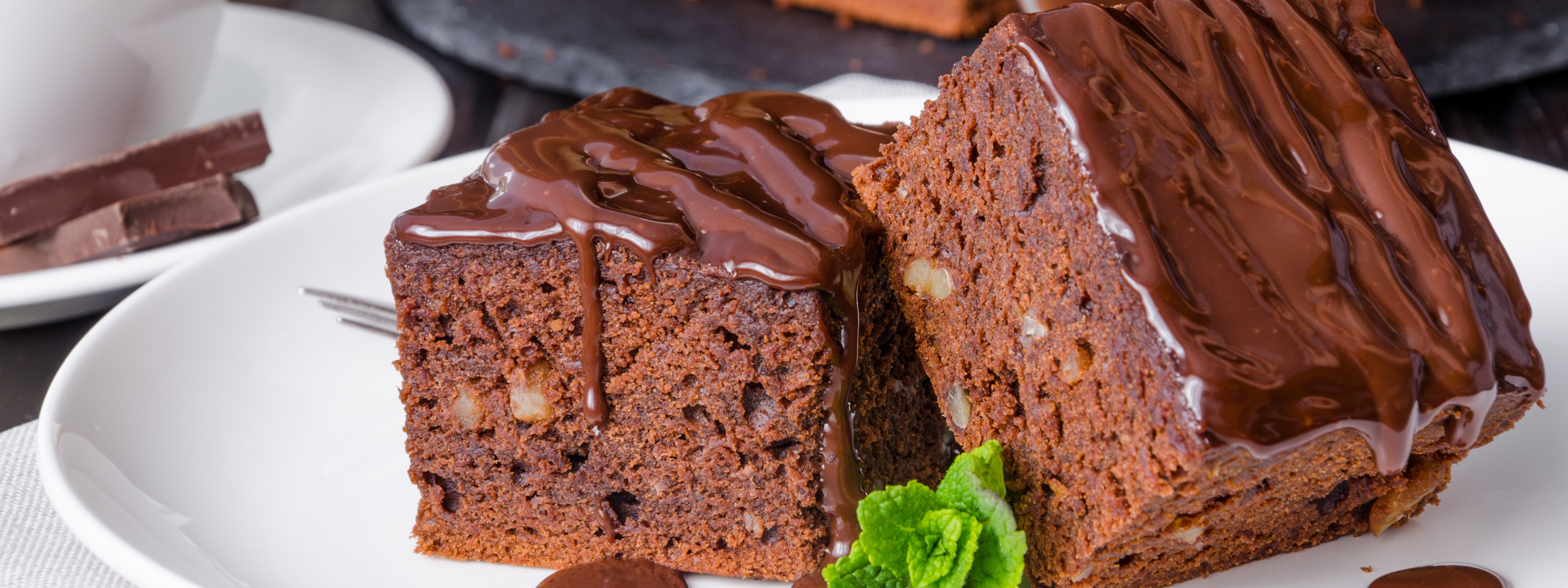 Рецепт брауни пошагово. Шоколадное пирожное Брауни. Простые шоколадные пирожные. Американский шоколадный пирог. Брауни фото.