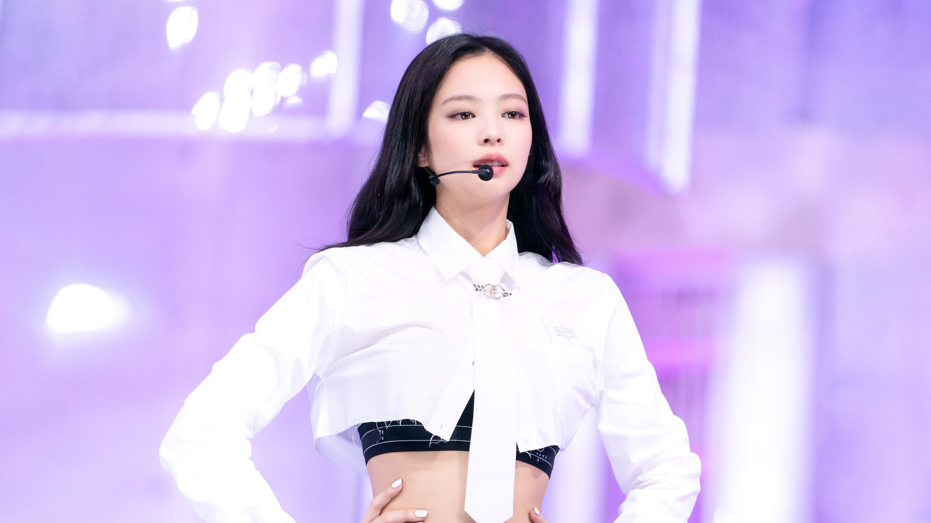 Black Pink Jennie йога