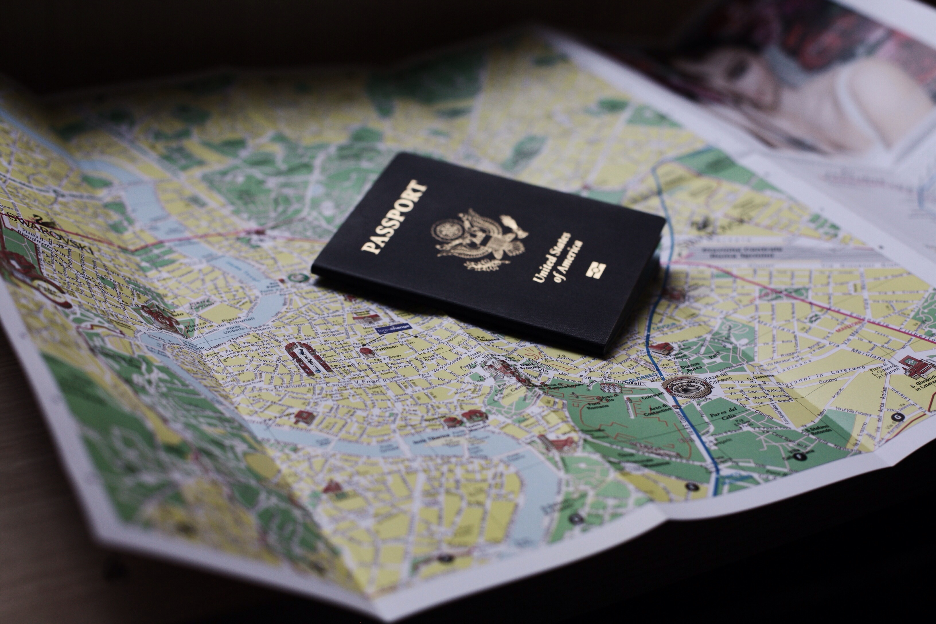 Карта без документов купить. Обложки паспортов разных стран.
