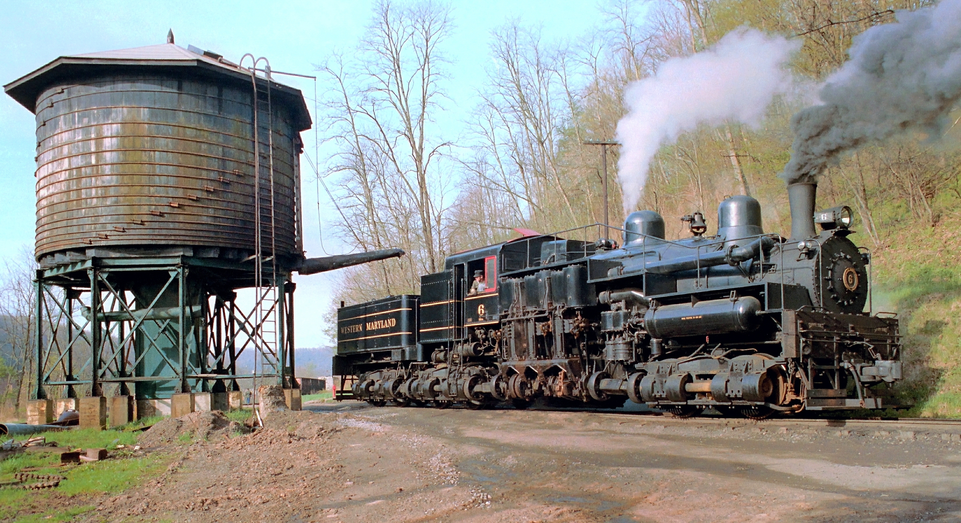 Паровоз в воде. Western Maryland Railway паровоз. Американские паровозы 19 века. Старый поезд. Советский паровоз.