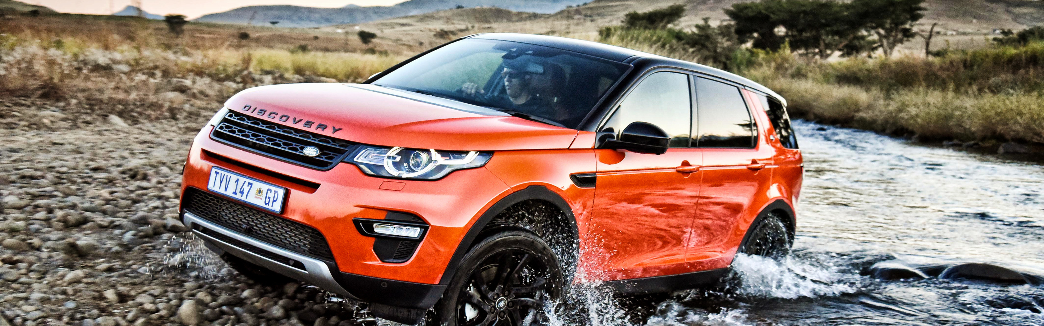 Ело дискавери. Land Rover Discovery Sport l550. Land Rover Discovery Sport оранжевый. Дискавери спорт 2015 белый. Land Rover Discovery Sport 2 литра бензин.