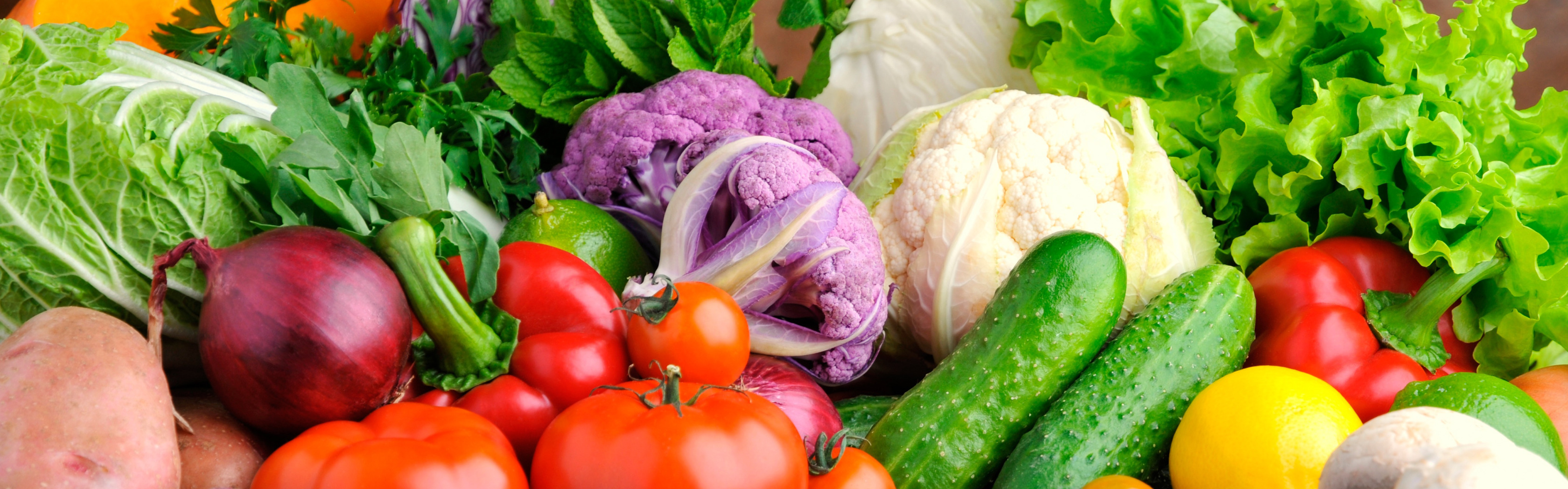 Лук чеснок и картофель. Овощи. Свежие овощи. Свежие овощи и зелень. Овощные культуры.