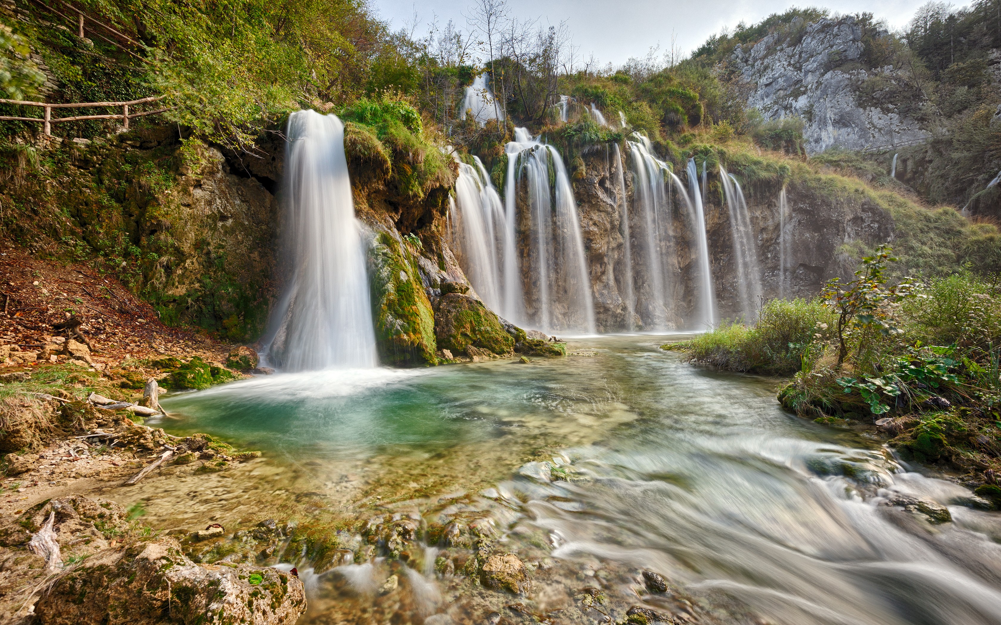 Водопад картинка на рабочий стол. Национальный парк Плитвицкие озера Хорватия. Плитвицкие озера - крупнейший национальный парк Хорватии. Водопад Бигар Румыния. Хайфорс водопад.