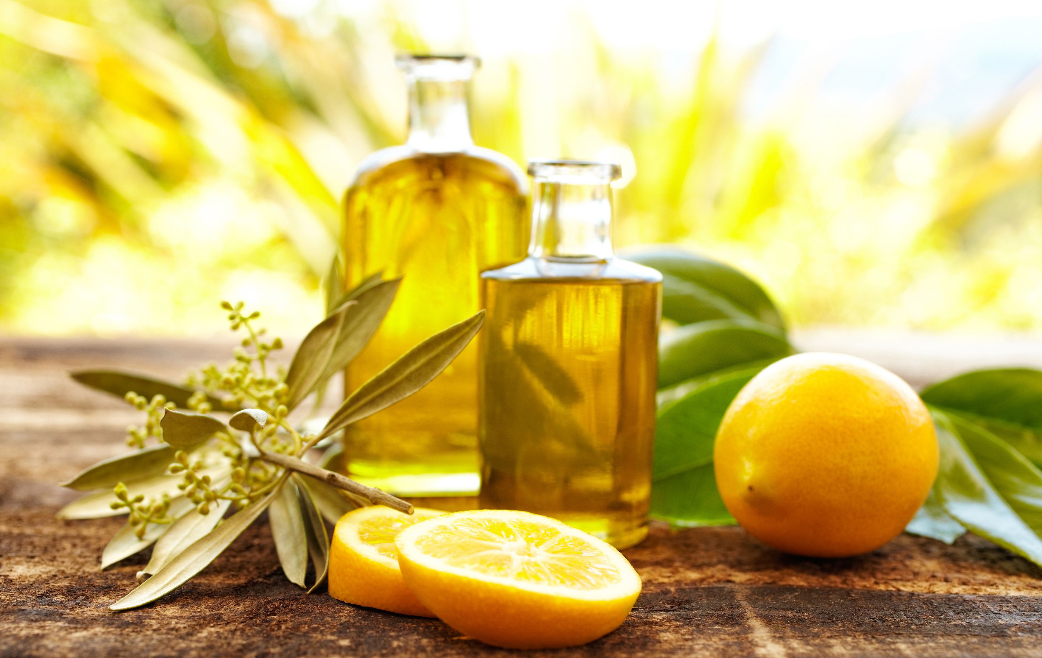 Масло добрый день. Растительное масло. Масло оливковое с лимоном. Растительные масла косметические. Оливковое массажное масло.
