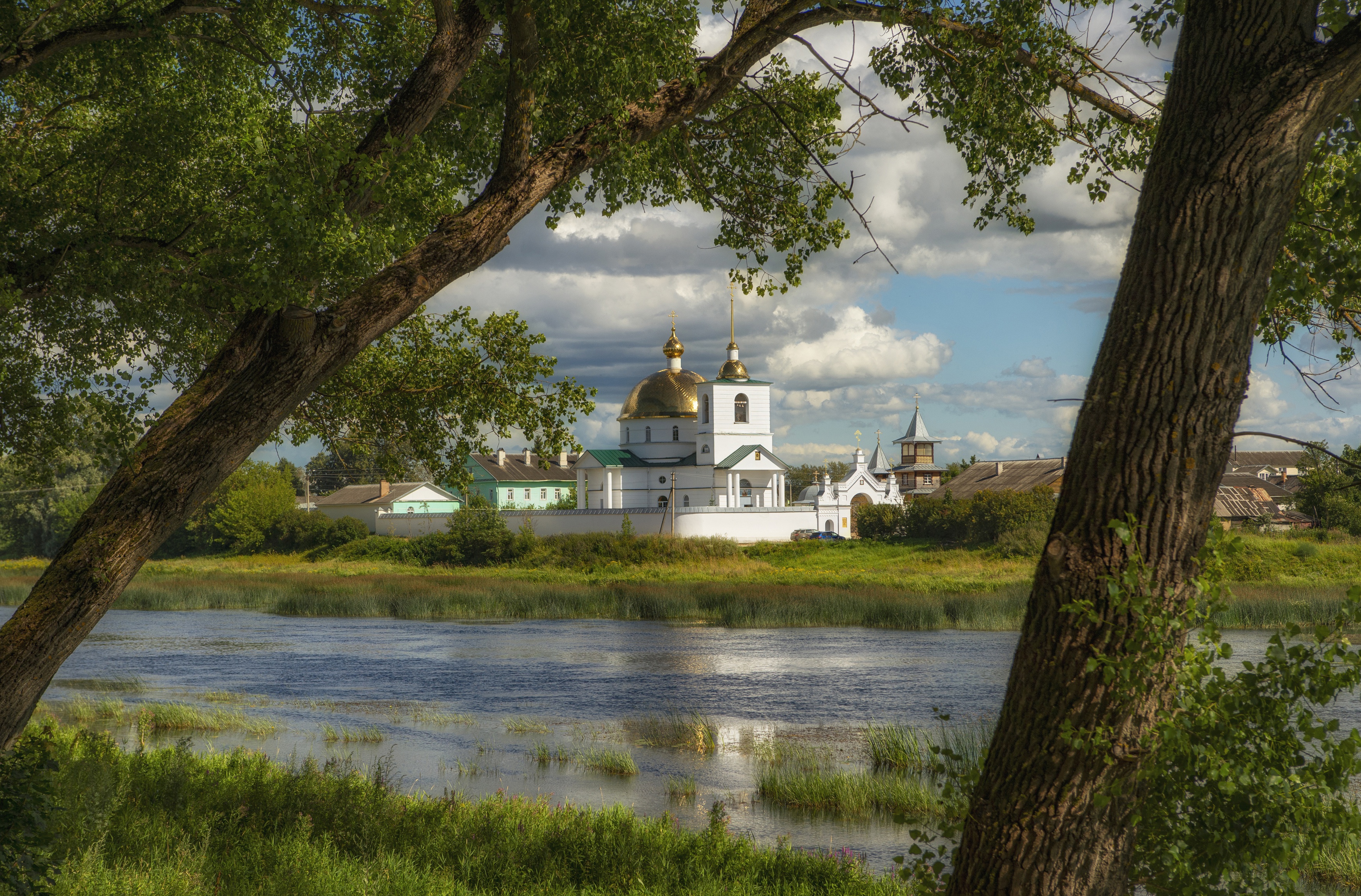 Великий берег. Спасо-Казанский Симанский монастырь. Спасо-Казанский Симанский женский монастырь Кулакова. Спасо-Казанский Симанский женский монастырь фотографии. Река Великая.