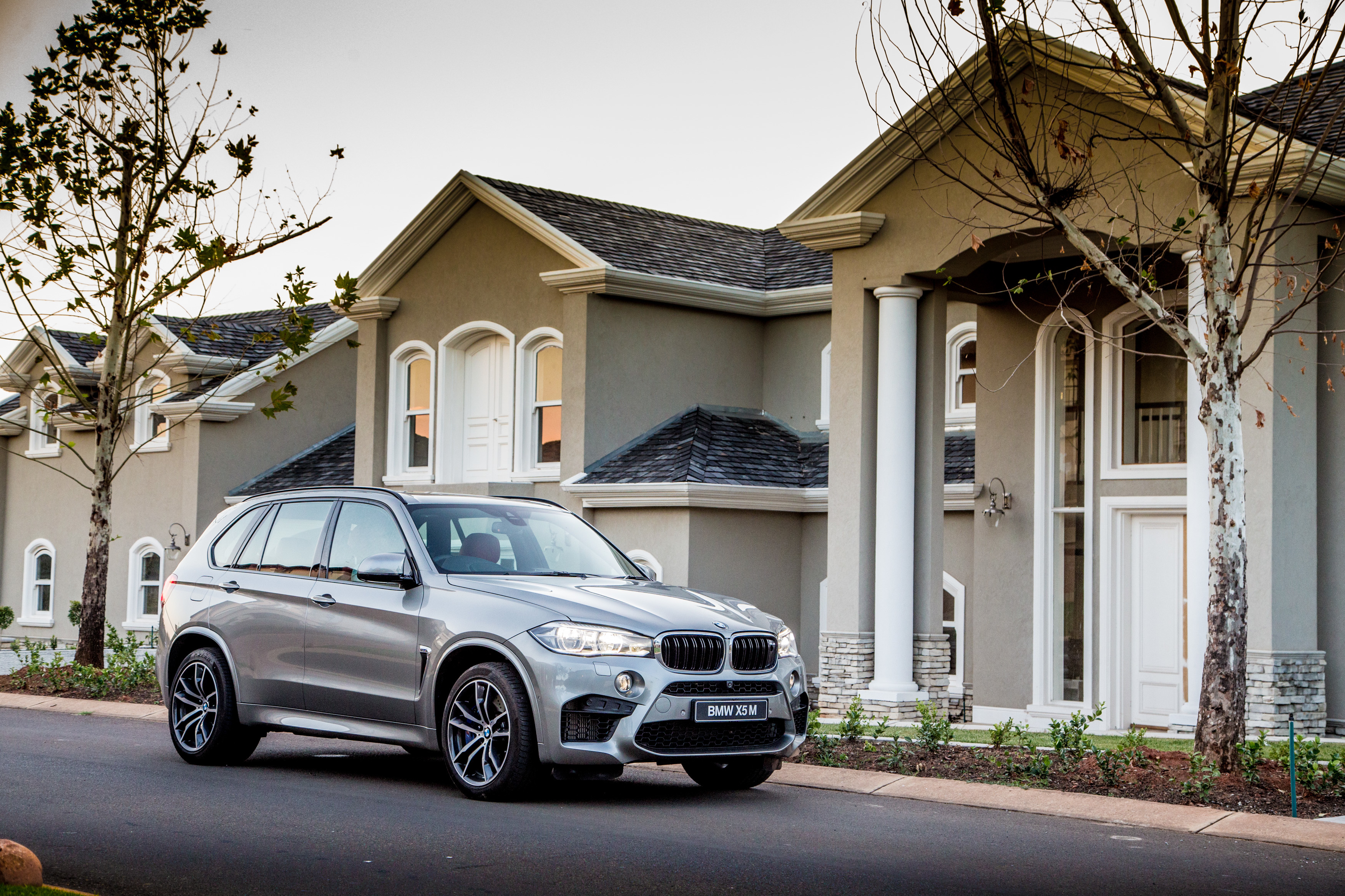 Обои дорога, улица, бмв, дома, BMW, 2015, F15, ZA-spec на телефон и рабочий  стол, раздел bmw, разрешение 3500x2333 - скачать