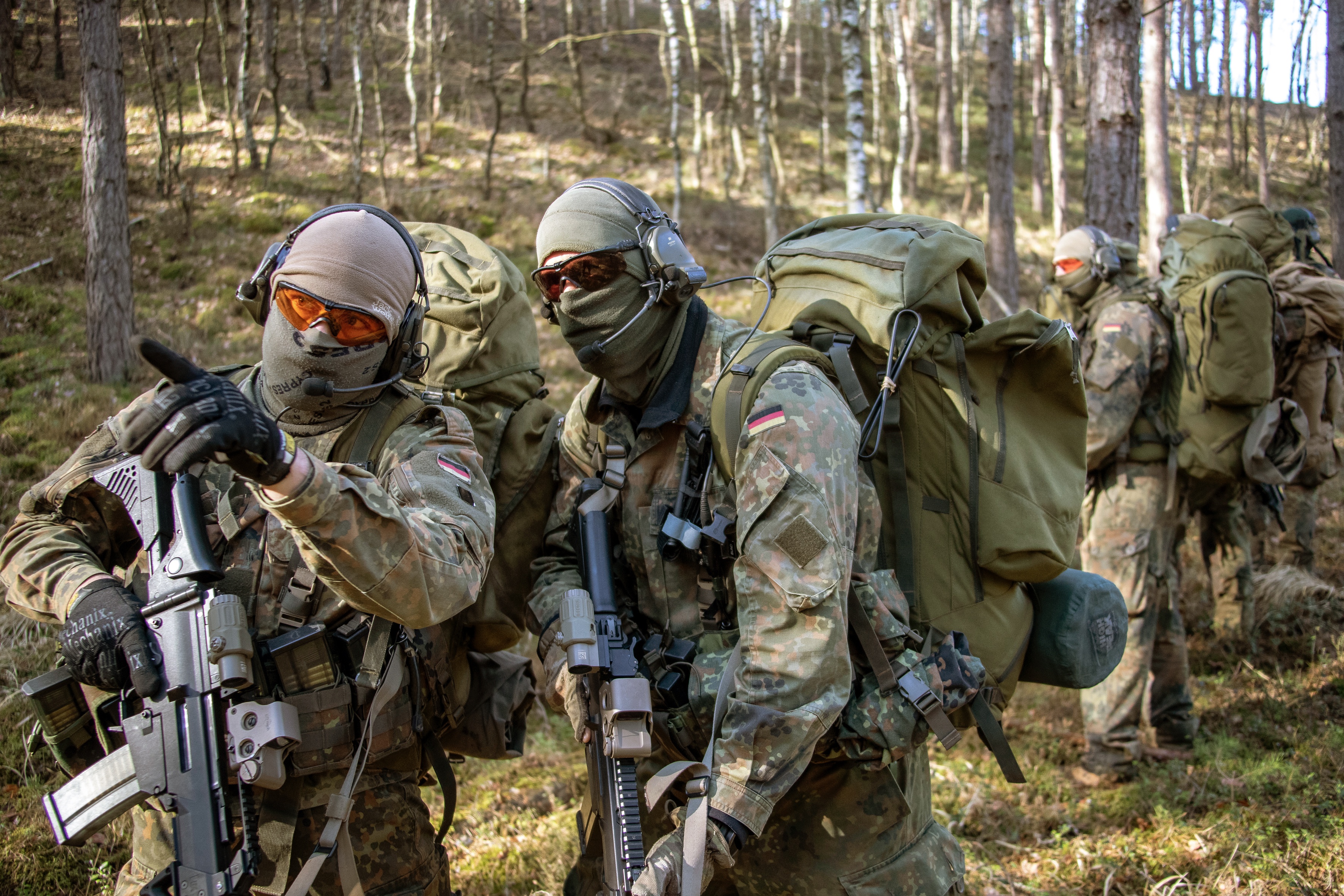 Вермахт современный. Армия Бундесвера. Снаряжение KSK Bundeswehr. Солдат Бундесвера. KSK спецназ Бундесвера.