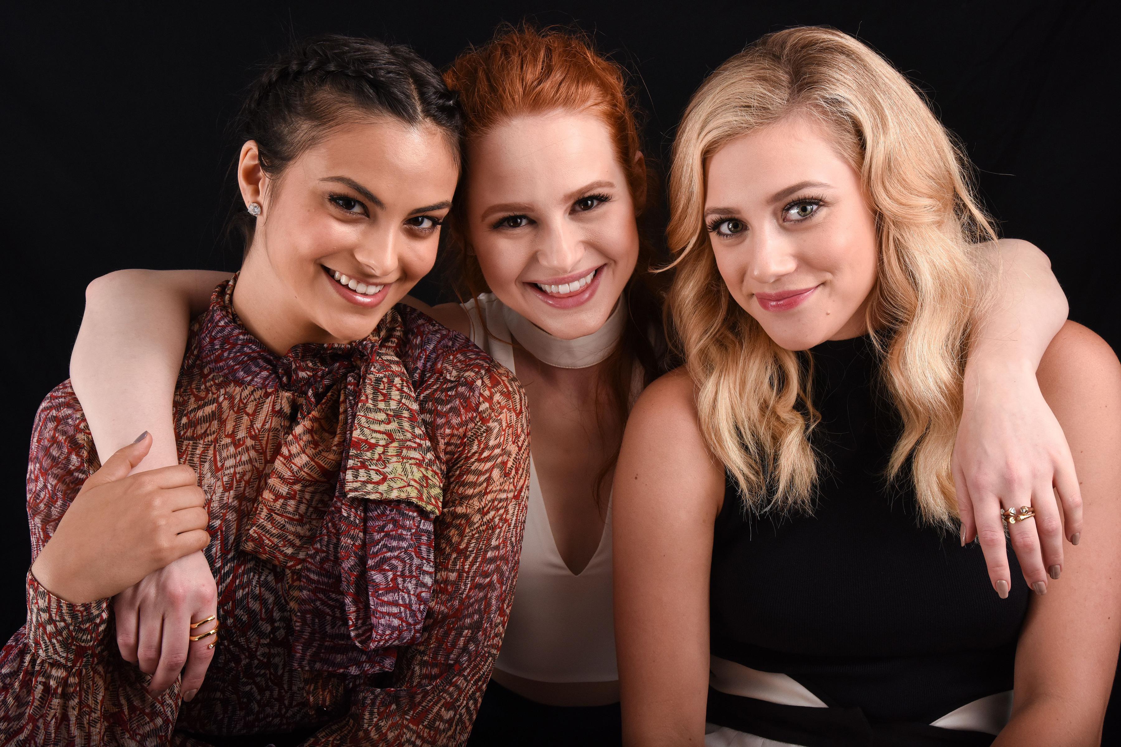 Обои Riverdale, Veronica Lodge, Camila Mendes, Betty Cooper, Lili Reinhart,  Ривердэйл, Cheryl Blossom, Madelaine Petsch на телефон и рабочий стол,  раздел девушки, разрешение 3600x2400 - скачать