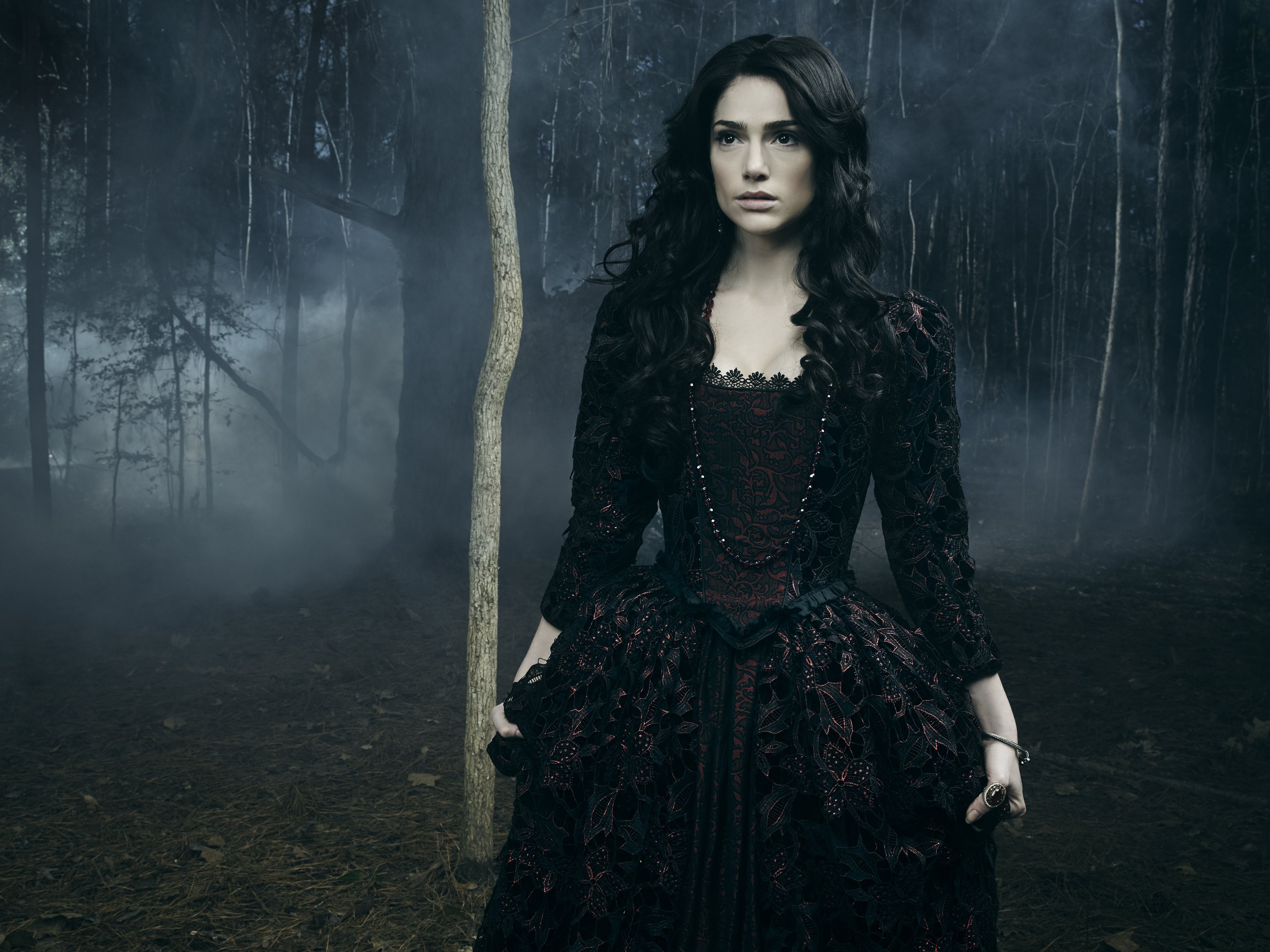 Обои ring, brunette, evil, darkness, witch, Salem, TV series, Janet  Montgomery на телефон и рабочий стол, раздел фильмы, разрешение 3600x2699 -  скачать