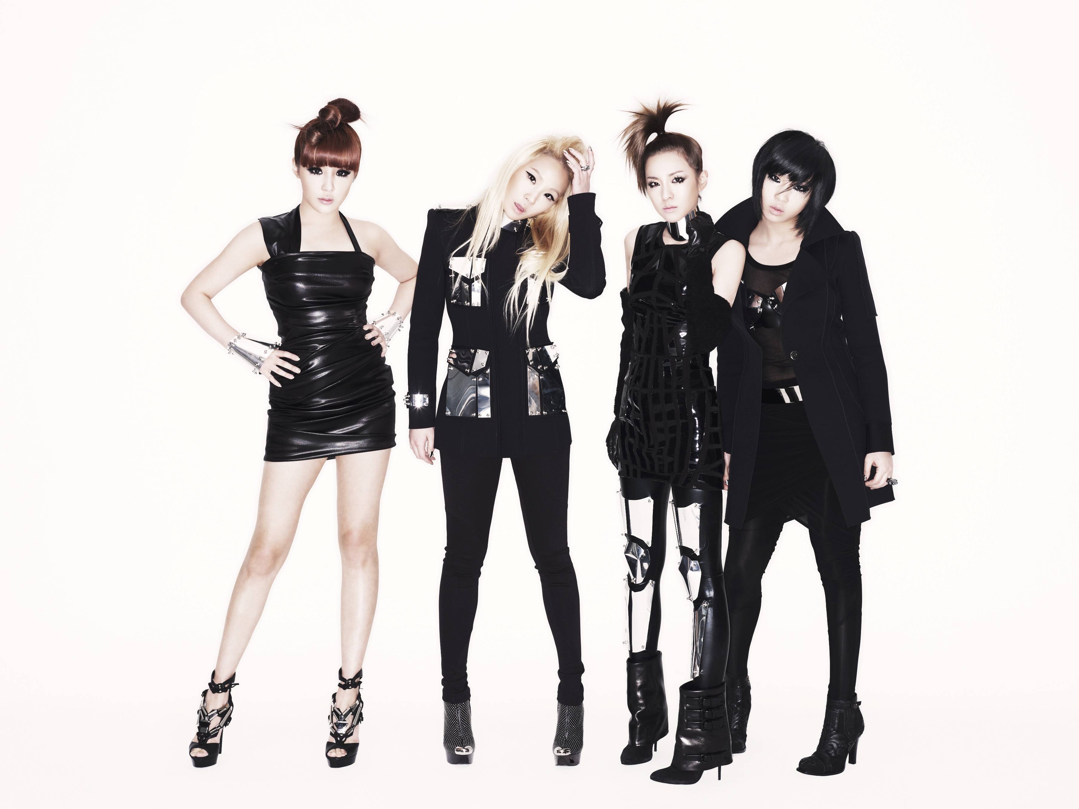 2 1 музыка. 2ne1. 2не1 корейская группа. Группа 2ne1 CL. 2ne1 в черных костюмах.