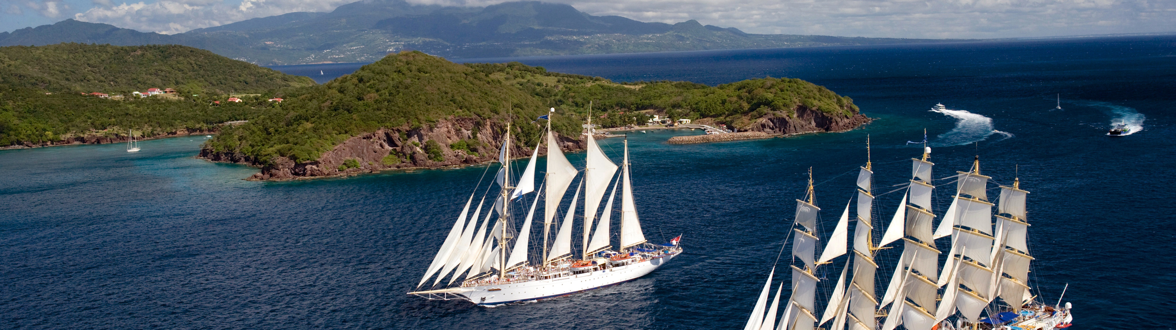 Остров корабль япония. Парусник Star Clipper. Вид на Великобритания с корабля на остров. Желто синий корабль.