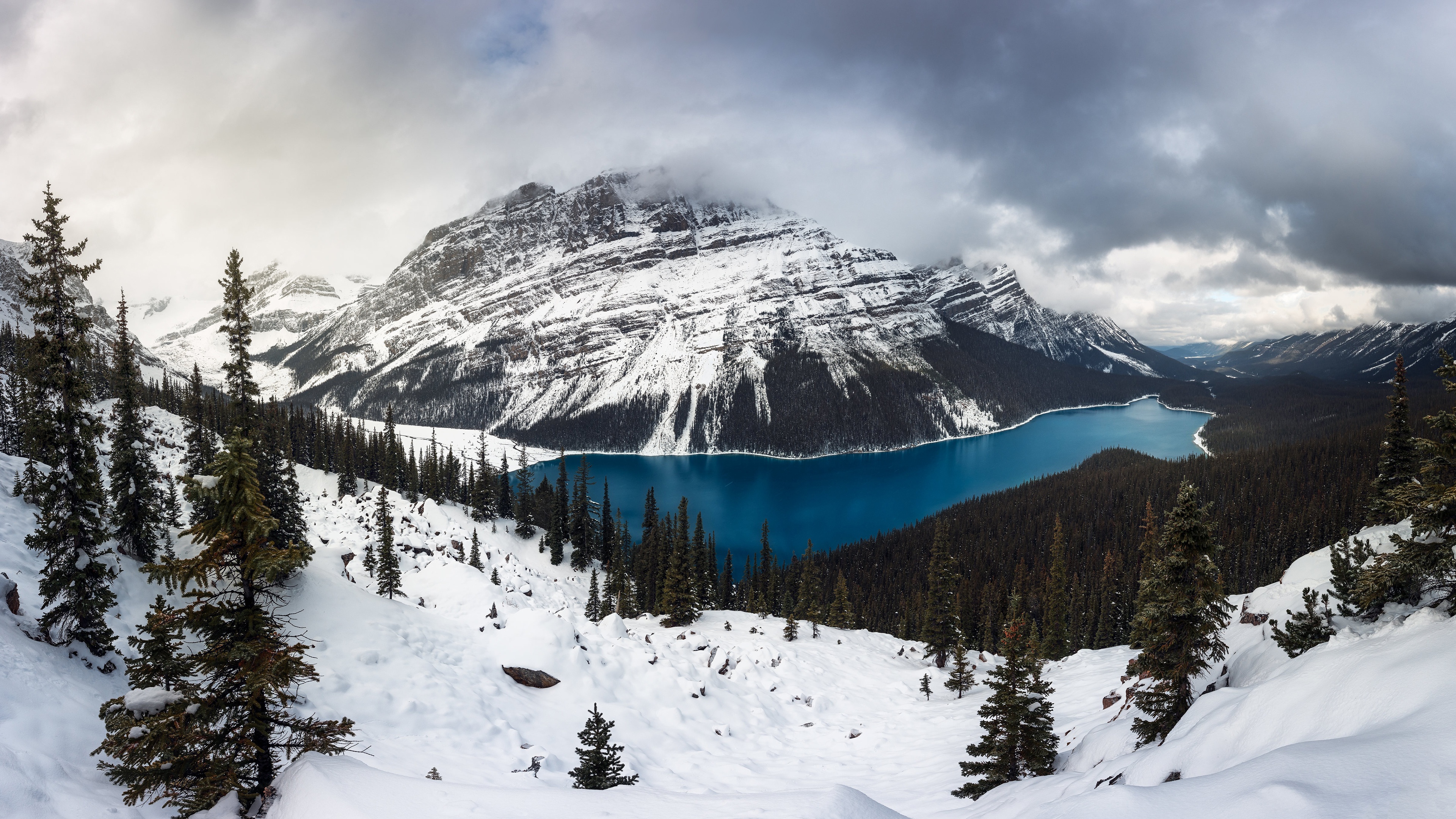 Snow mountain перевод. Озеро Пейто. Снежные горы. Горы зима. Вид на снежные горы.